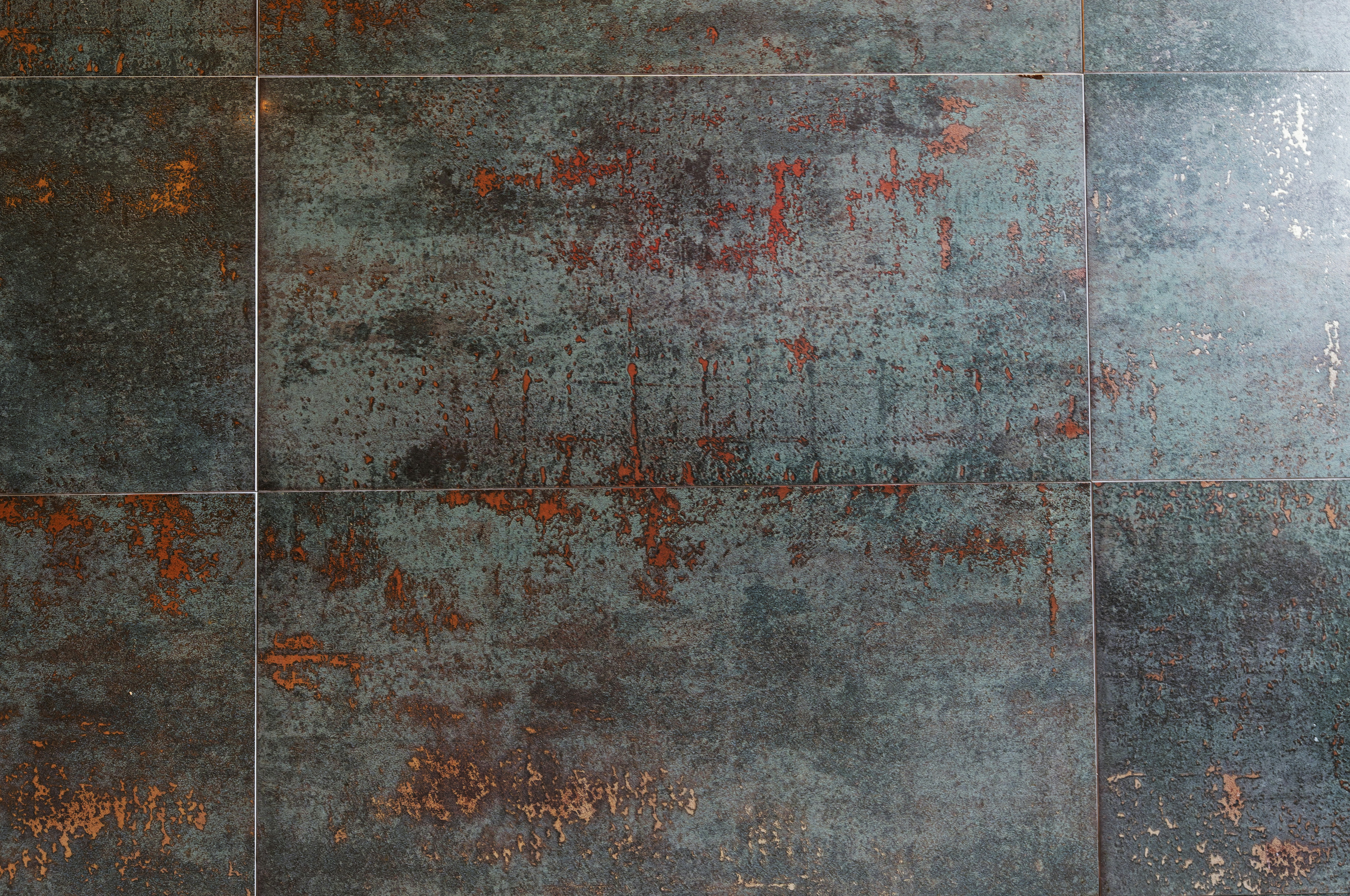 Baldosas texturizadas con colores verde azulado moteado y oxidado. foto –  Imagen de Edificio gratuita en Unsplash, image size:3000x1992