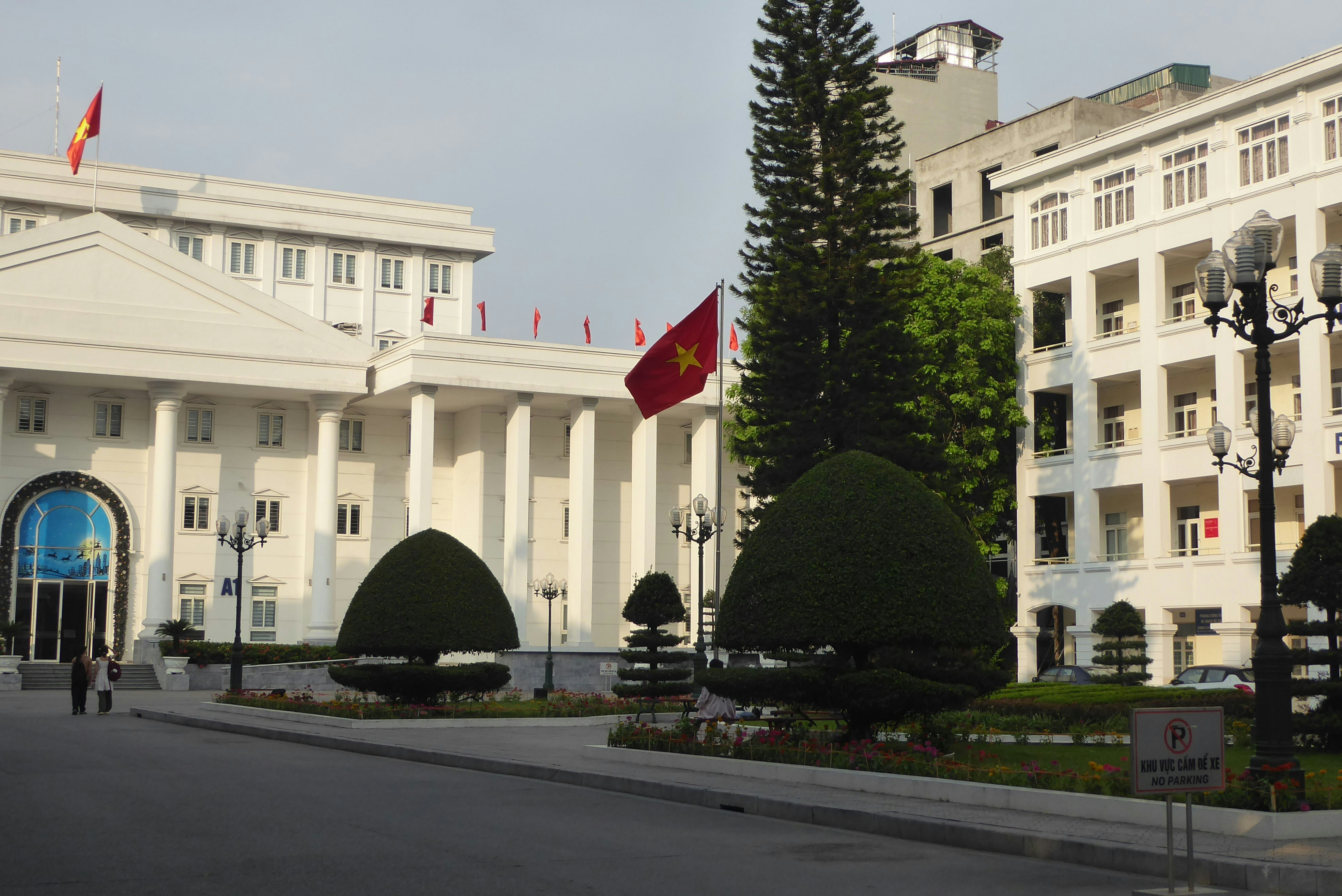 José Manuel Albares - Ministro de Asuntos Exteriores, Unión Europea y Cooperación - Se reúne con los embajadores de países del Golfo acreditados en España, en la se...