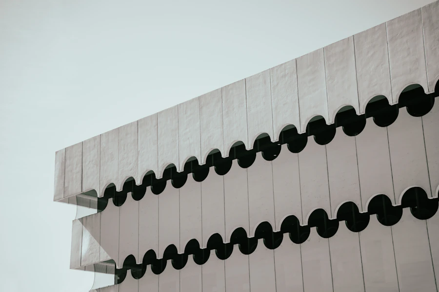 Façade contemporaine avec fenêtres aluminium