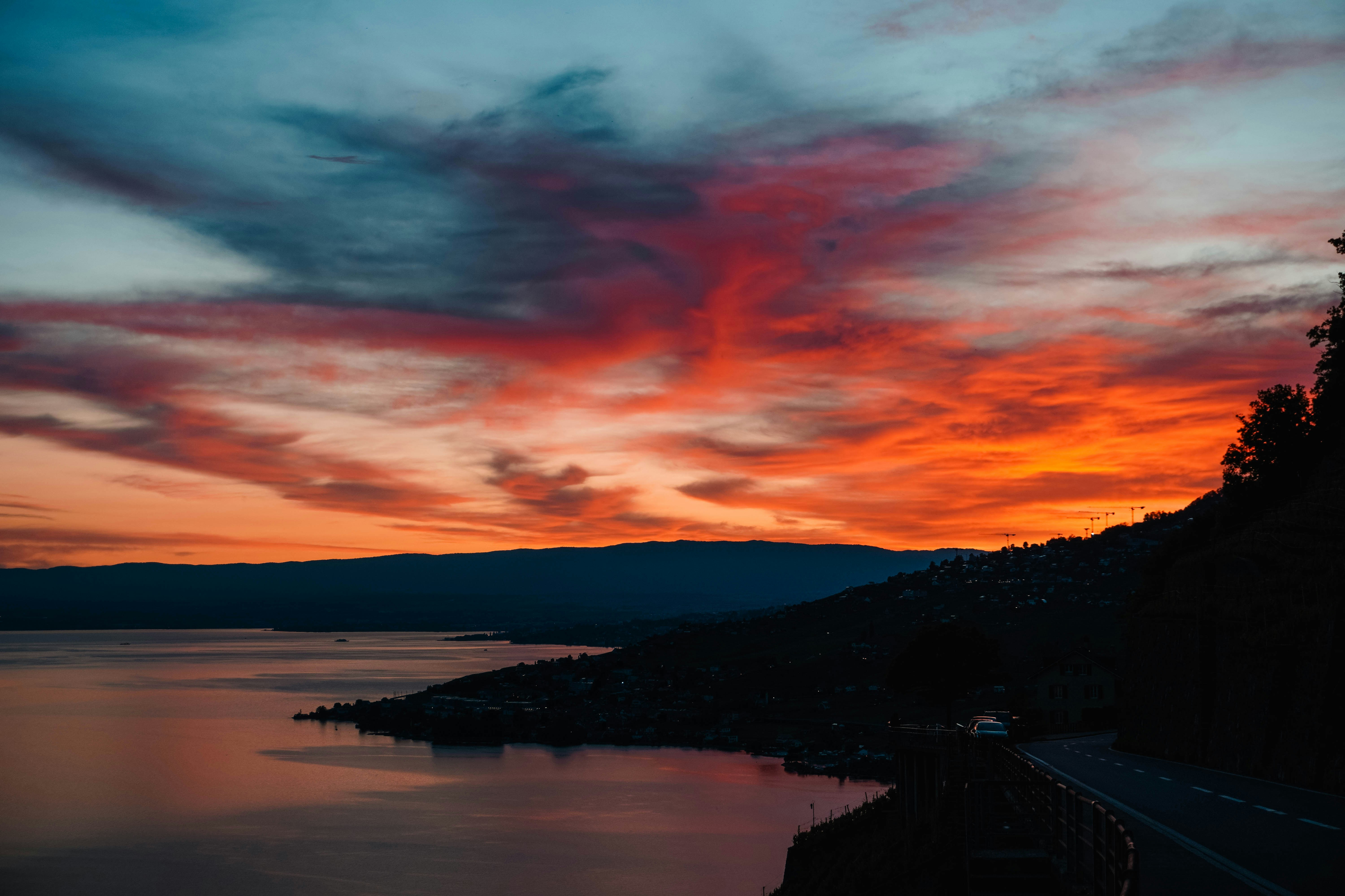Vibrant sunset over a beautiful body of water.