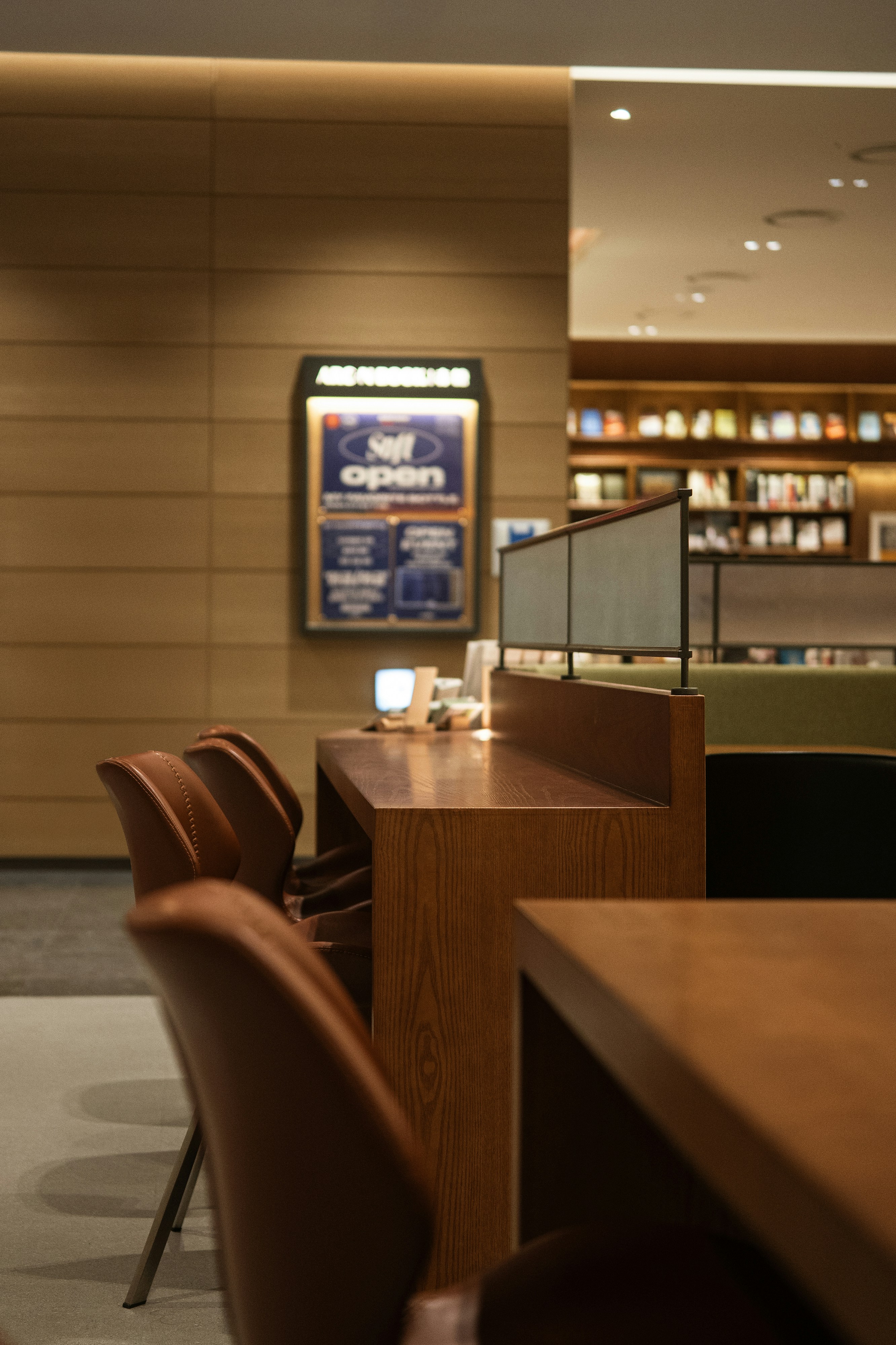 Photo 1750913717816 A32bfc6a5fd8?ixid=M3w0MzUxNjF8MHwxfHNlYXJjaHw2fHxjb3p5JTIwc2VhdGluZ3xlbnwwfHx8fDE3NTMxMjUwOTV8MA&ixlib=rb 4.1