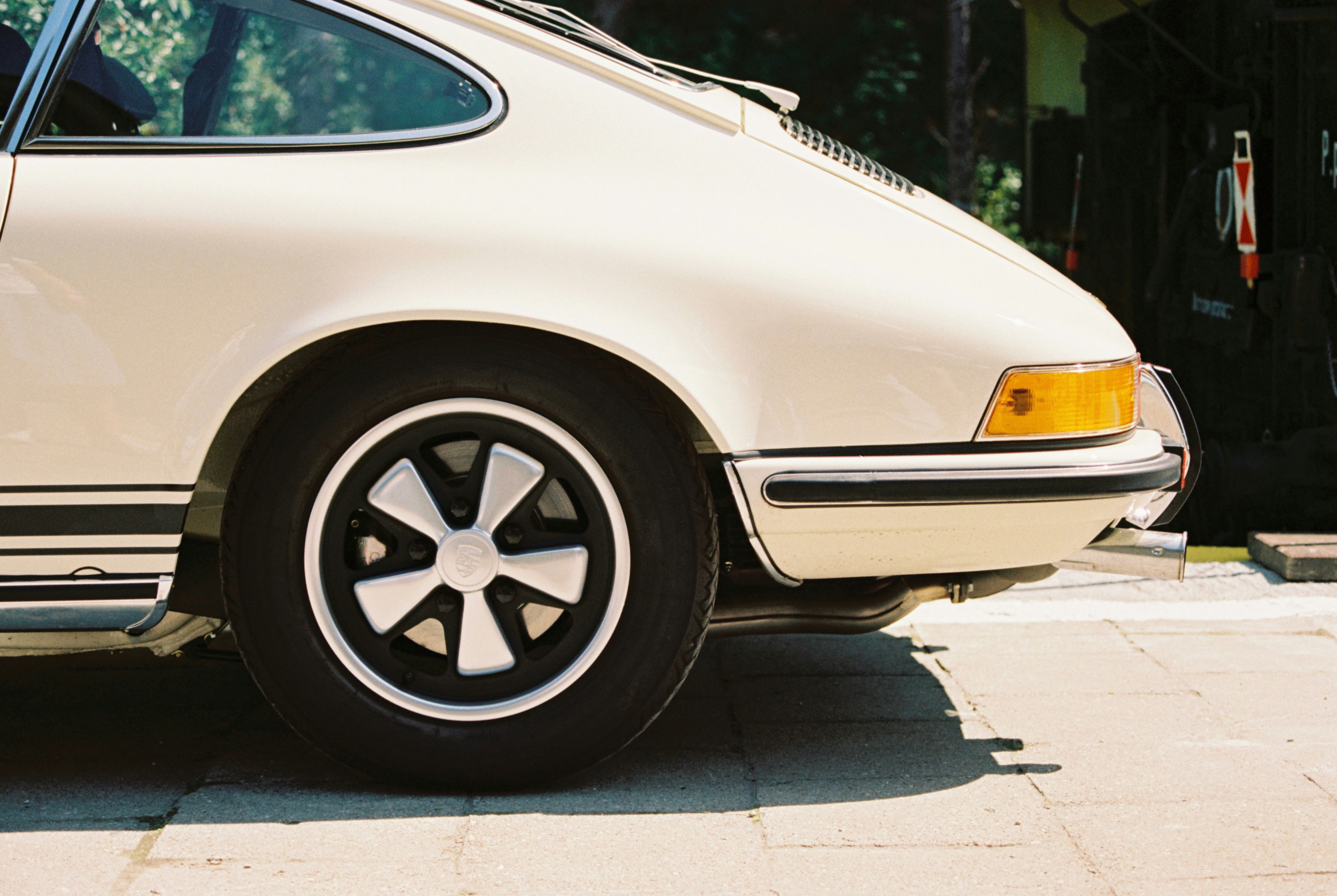 Photo by tsimur_asayonak