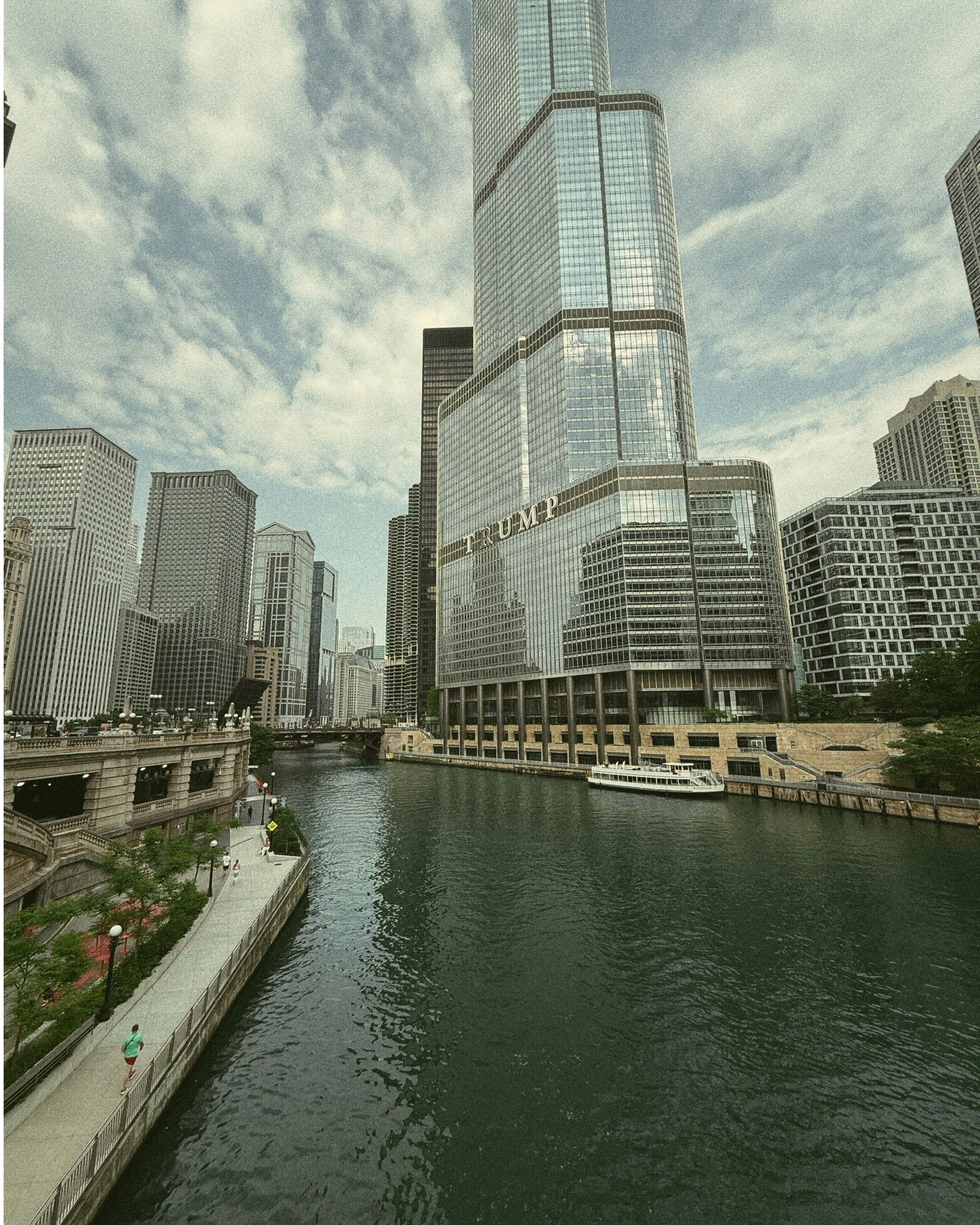 Chicago river and trump tower dominate the scene.