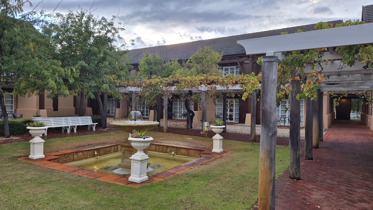 Garden courtyard and pergola in Perth, Western Australia