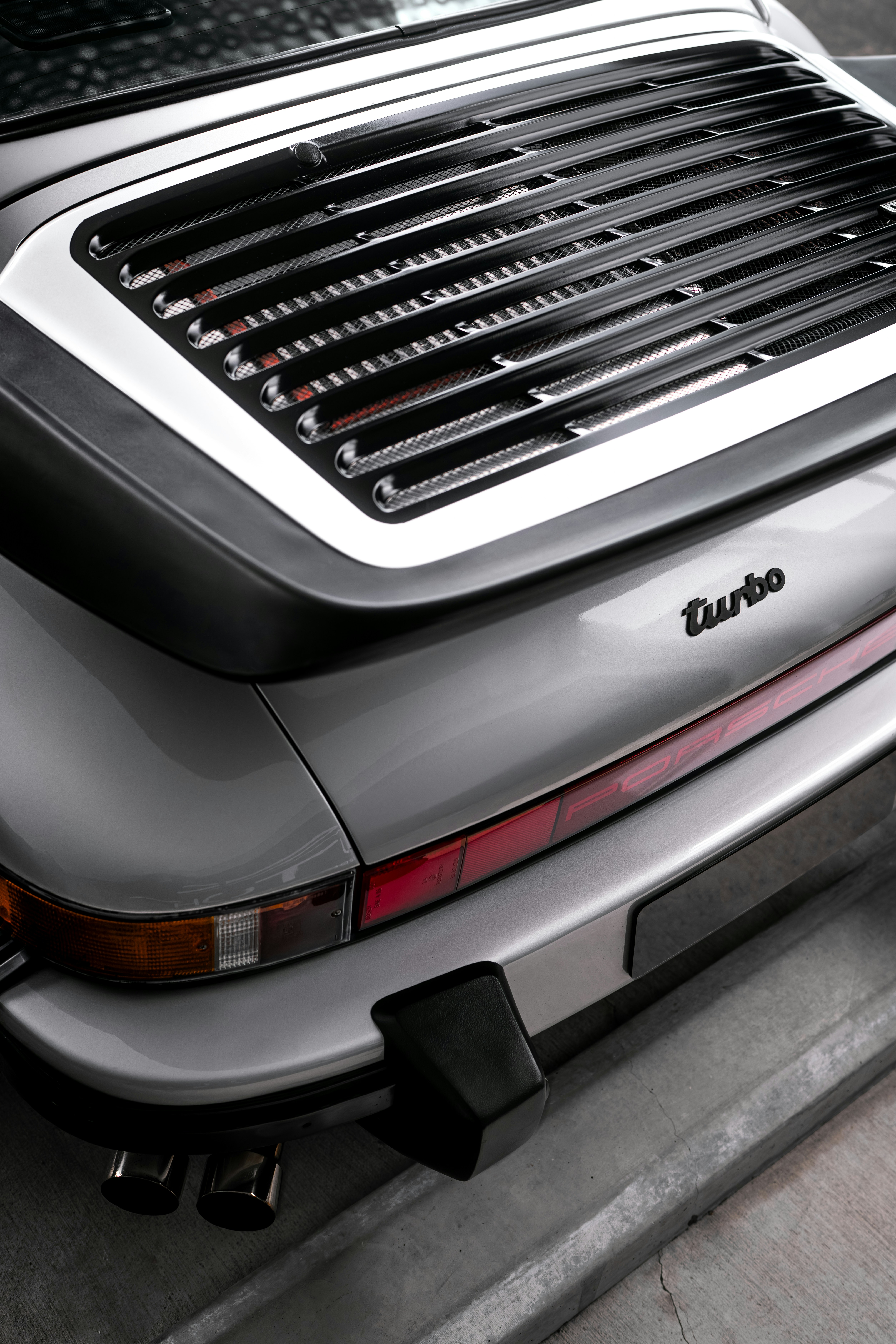 Un classico dettaglio posteriore di una Porsche Turbo.