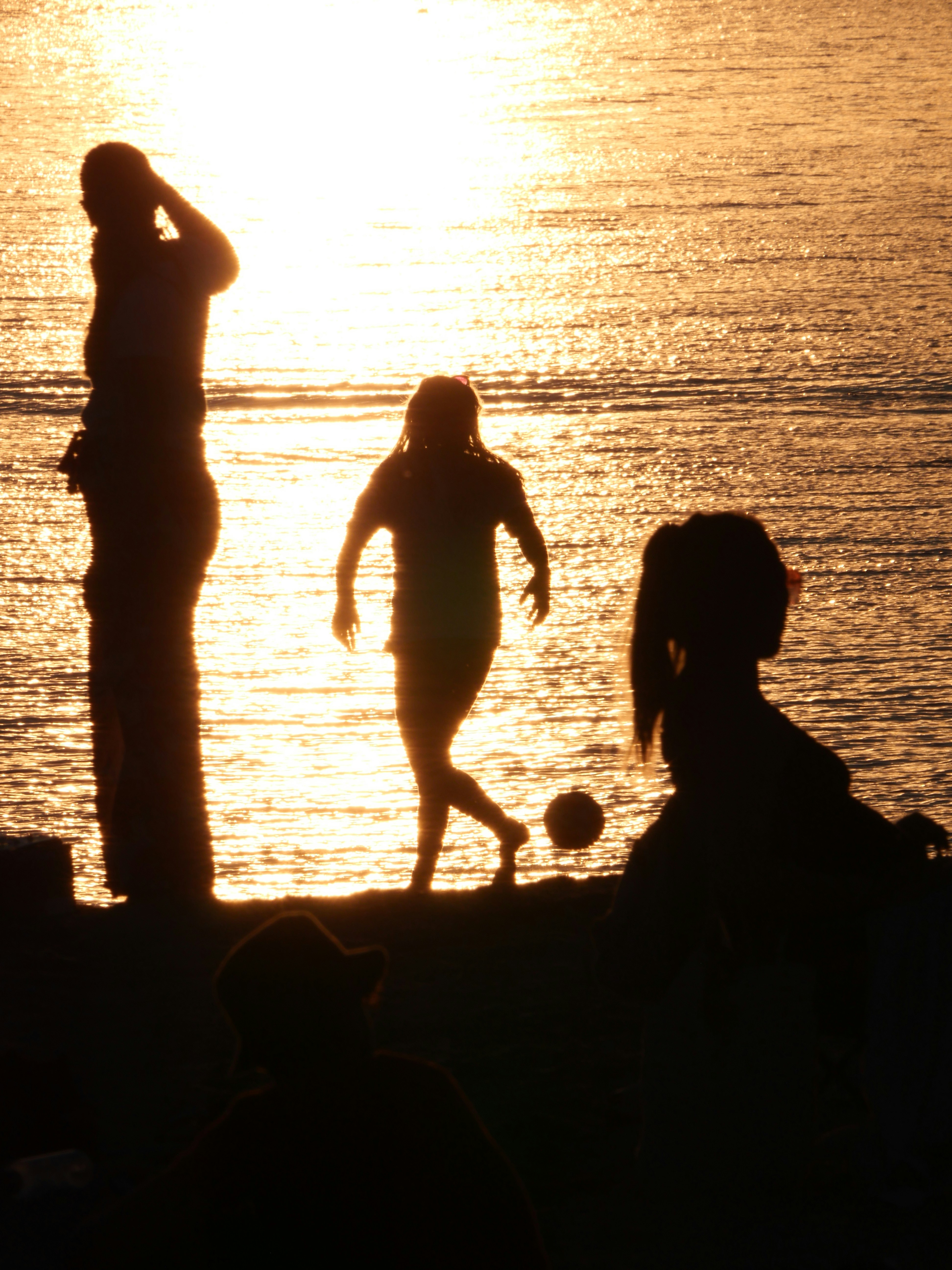 Sunset view from Wailea Beach with families playing