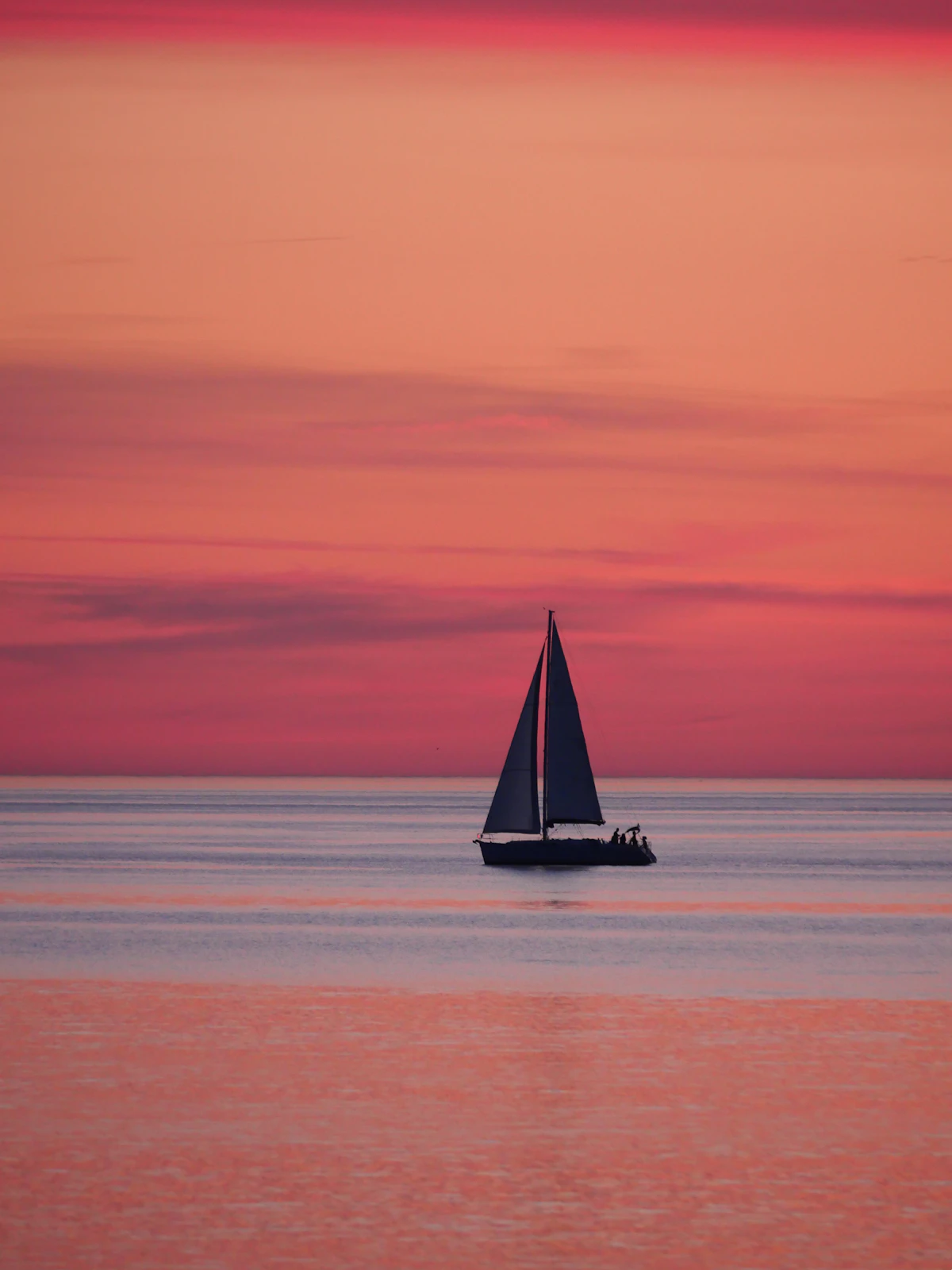 Sailing or Motor Yacht: Which Suits Your Trip?
