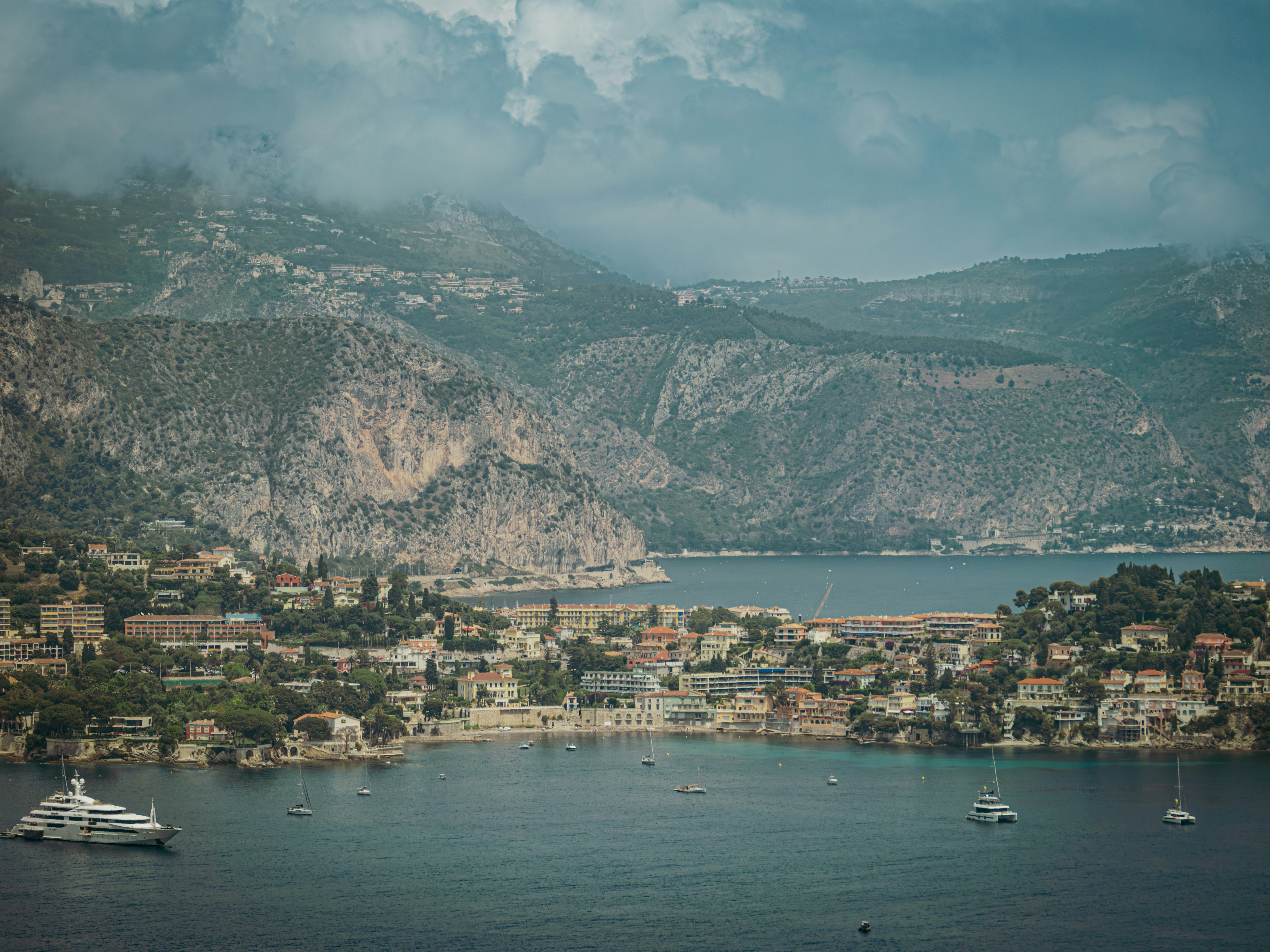 Photo by poli_graphy