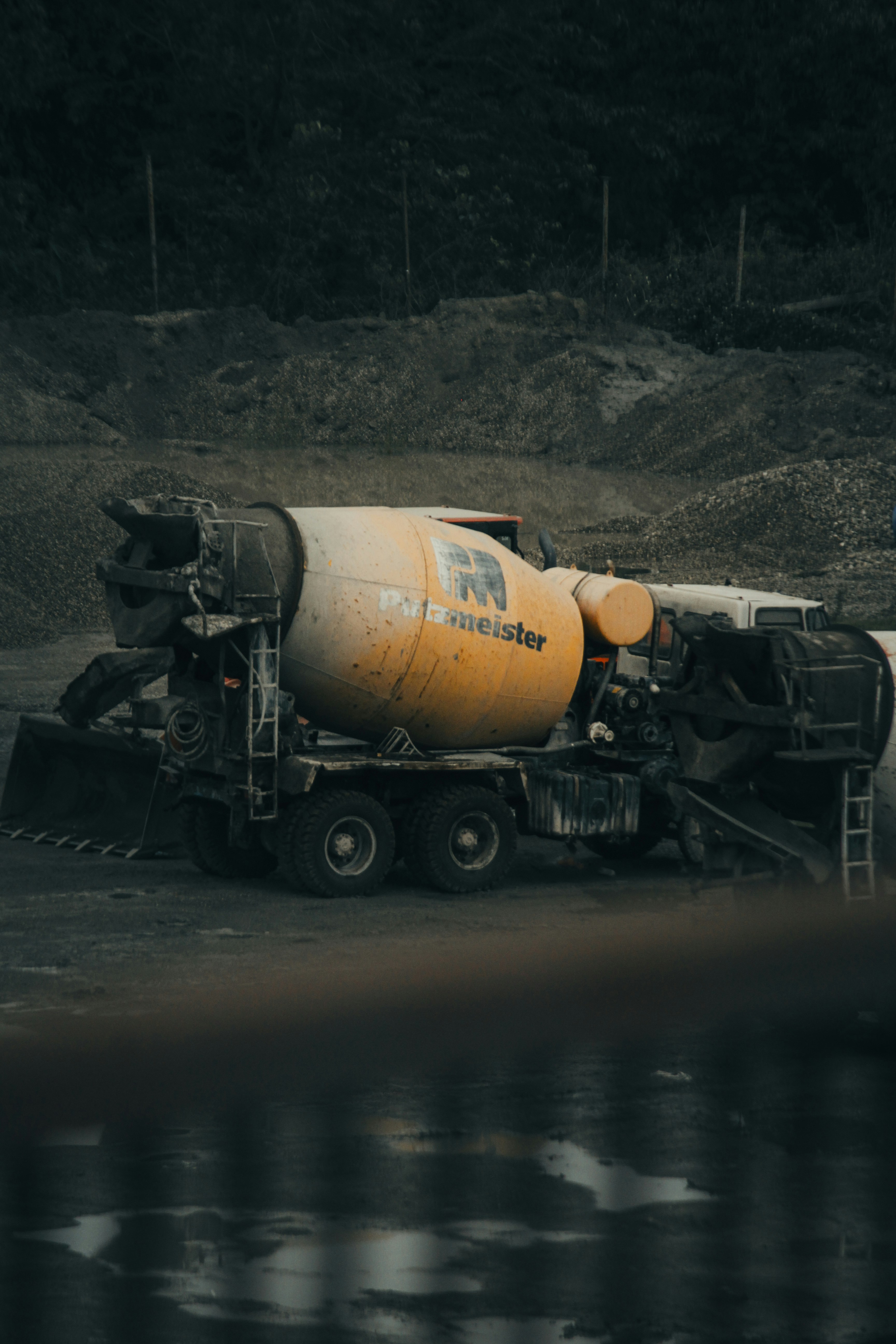 Бетоносмеситель на строительной площадке