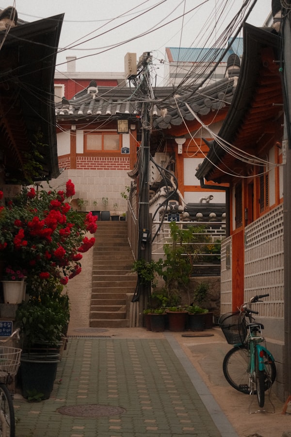 Bukchon Hanok Village menjadi salah satu destinasi favorit dalam itinerary seoul busan