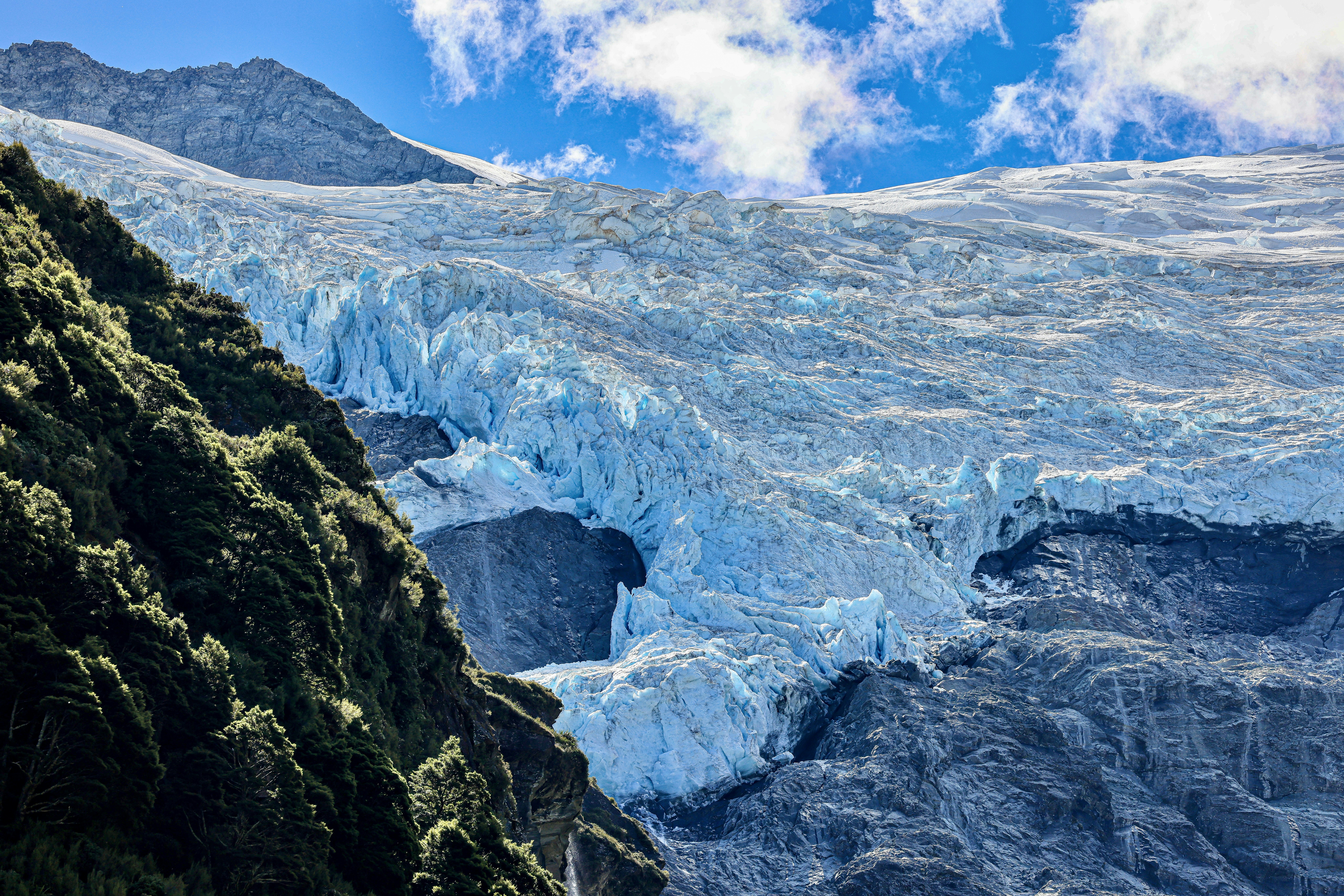 Photo by maximilian_brand