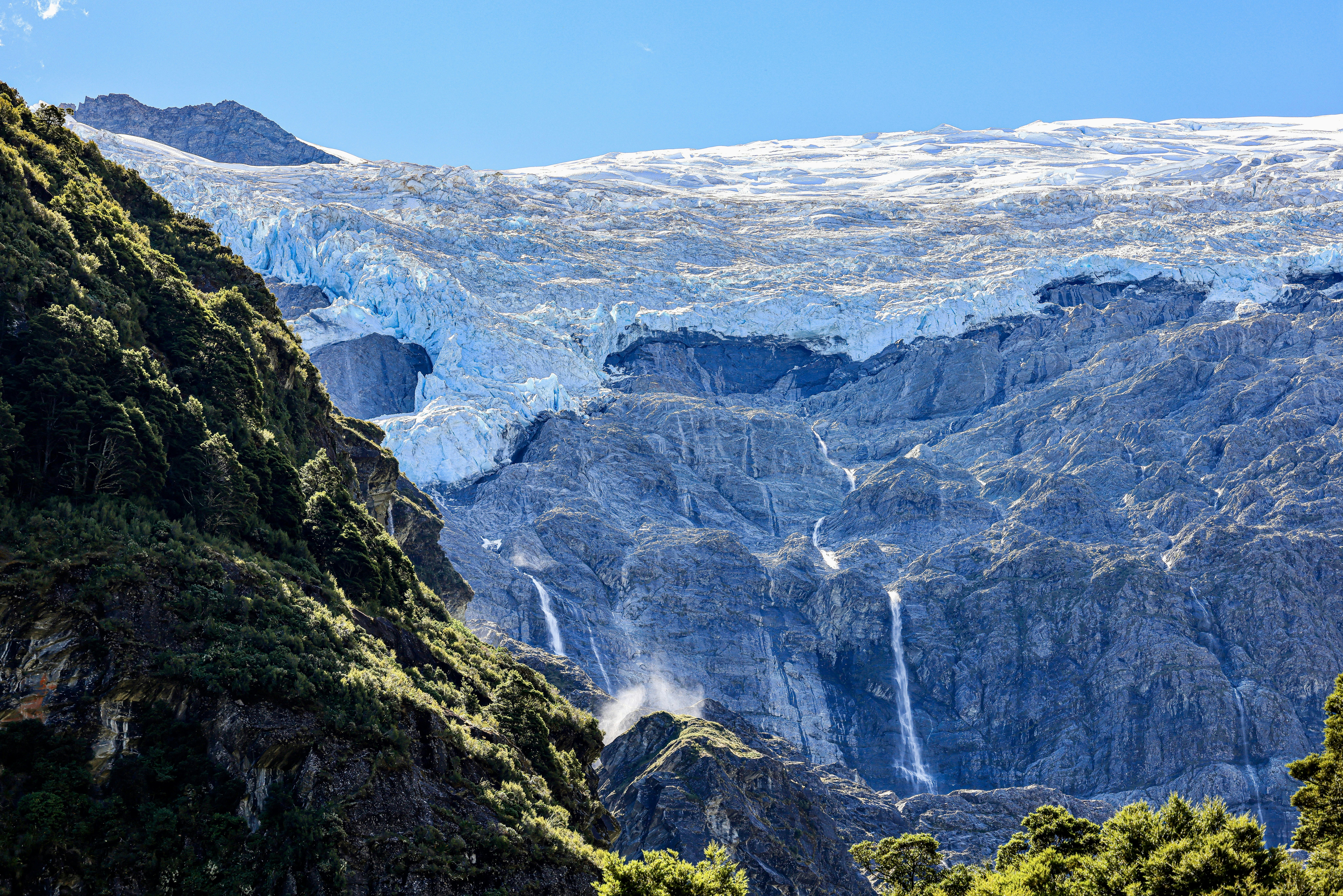 Photo by maximilian_brand