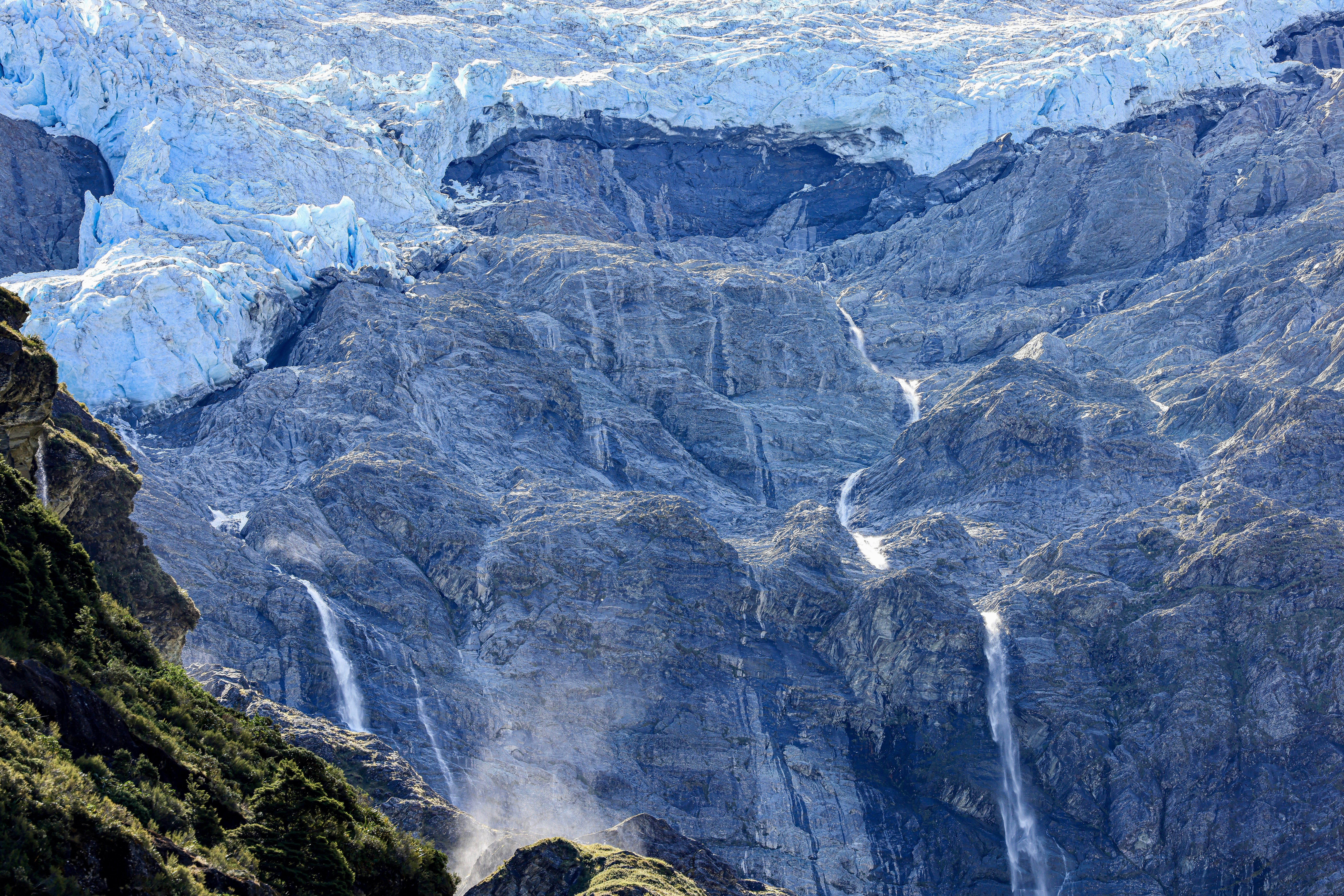 Photo by maximilian_brand