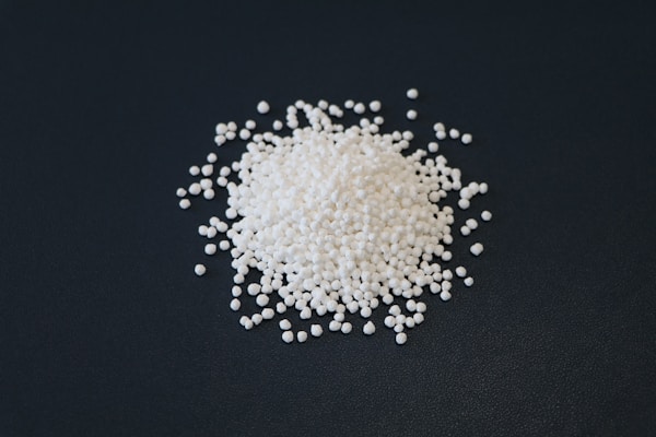 Granule albe macro