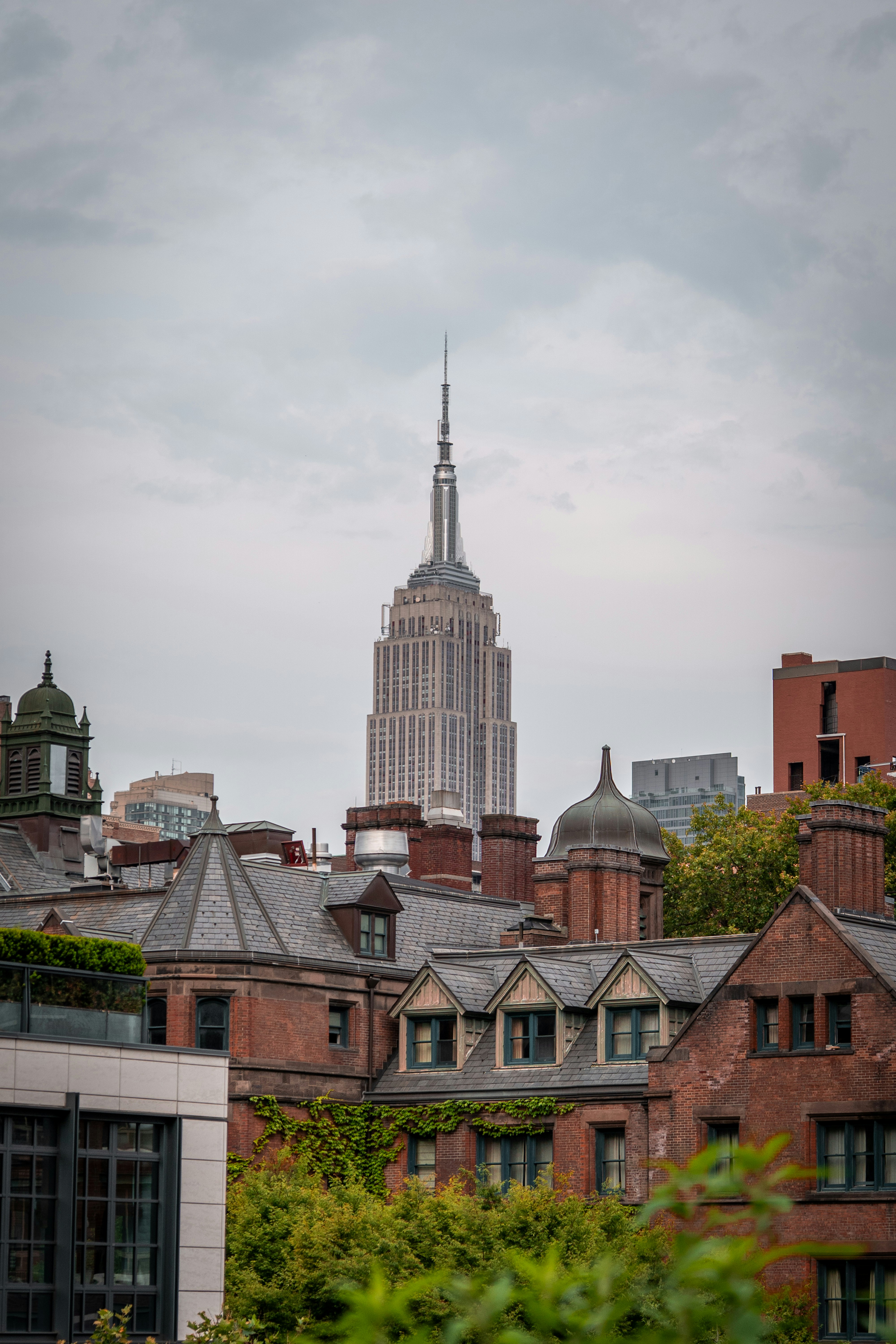 L'Empire State Building sovrasta gli edifici.