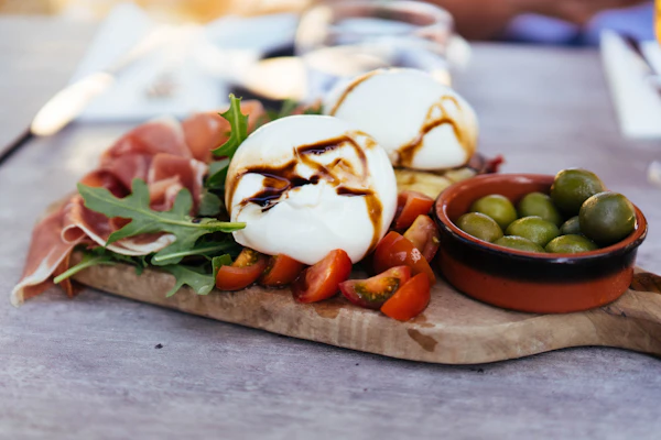 Burrata con Prosciutto