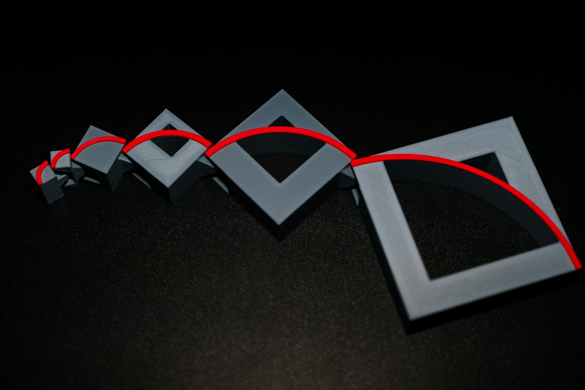 Diamonds with a red arc arranged in a wavy line.