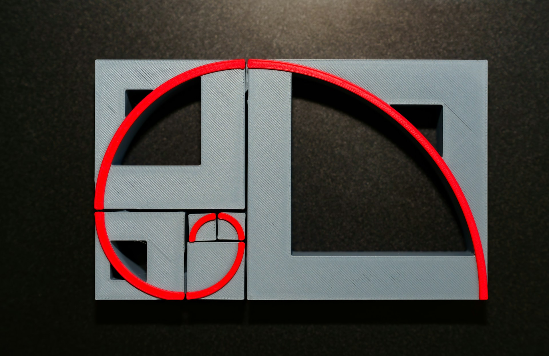 The golden ratio spiral is displayed.