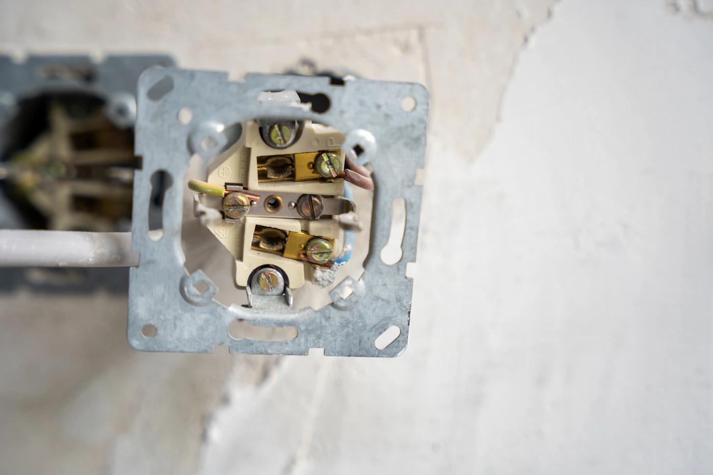 Electrical outlet wiring and connections