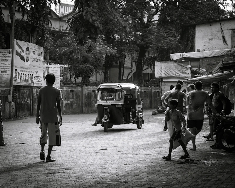Best Local Markets in Mumbai for Food, Crafts, and Real Community Life