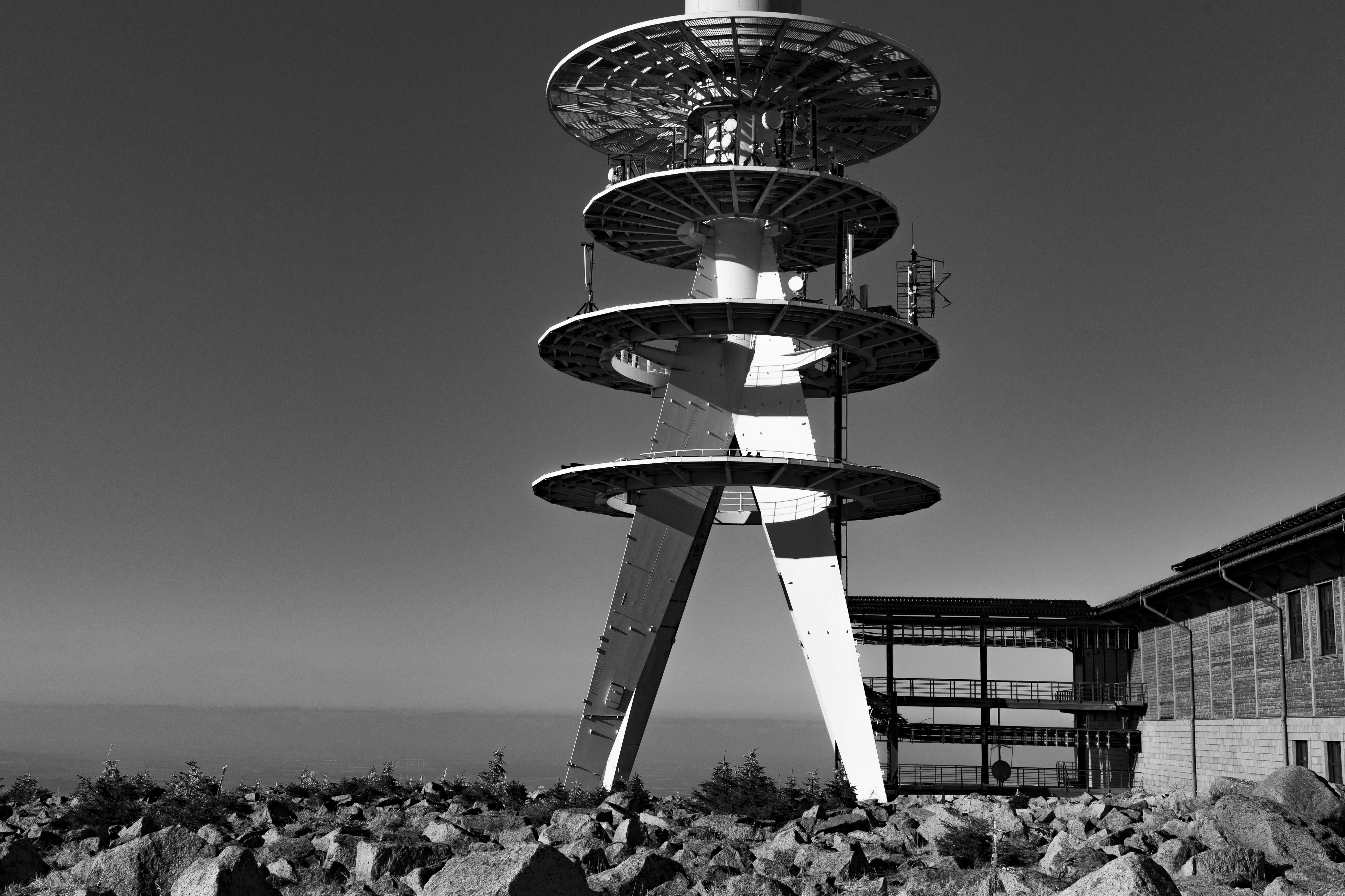 A tall tower with circular platforms.