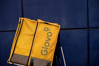 A glovo delivery bag is standing.