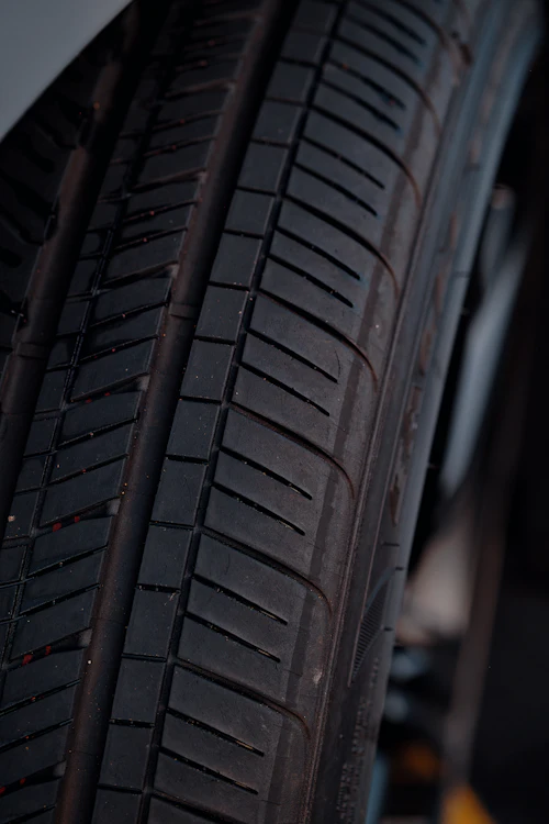Car tyre tread