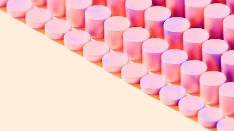 Pink cylinders arrange in a diagonal pattern.