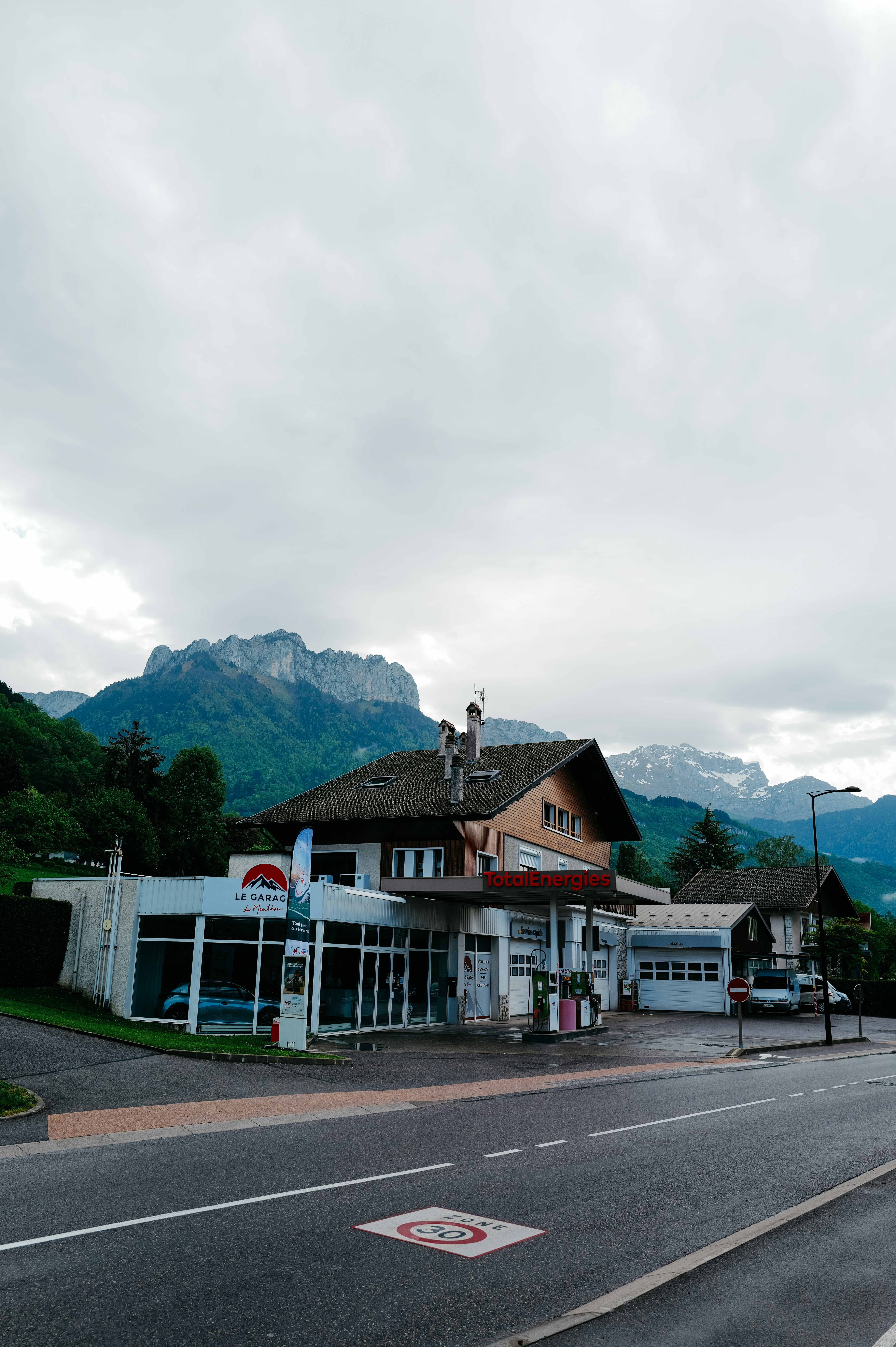 Photo by adrienolichon