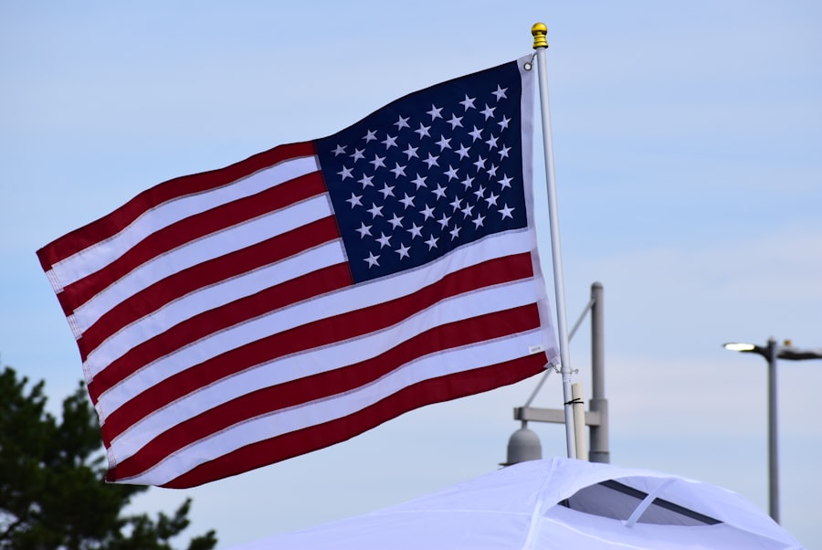 獨立日街頭的美國國旗