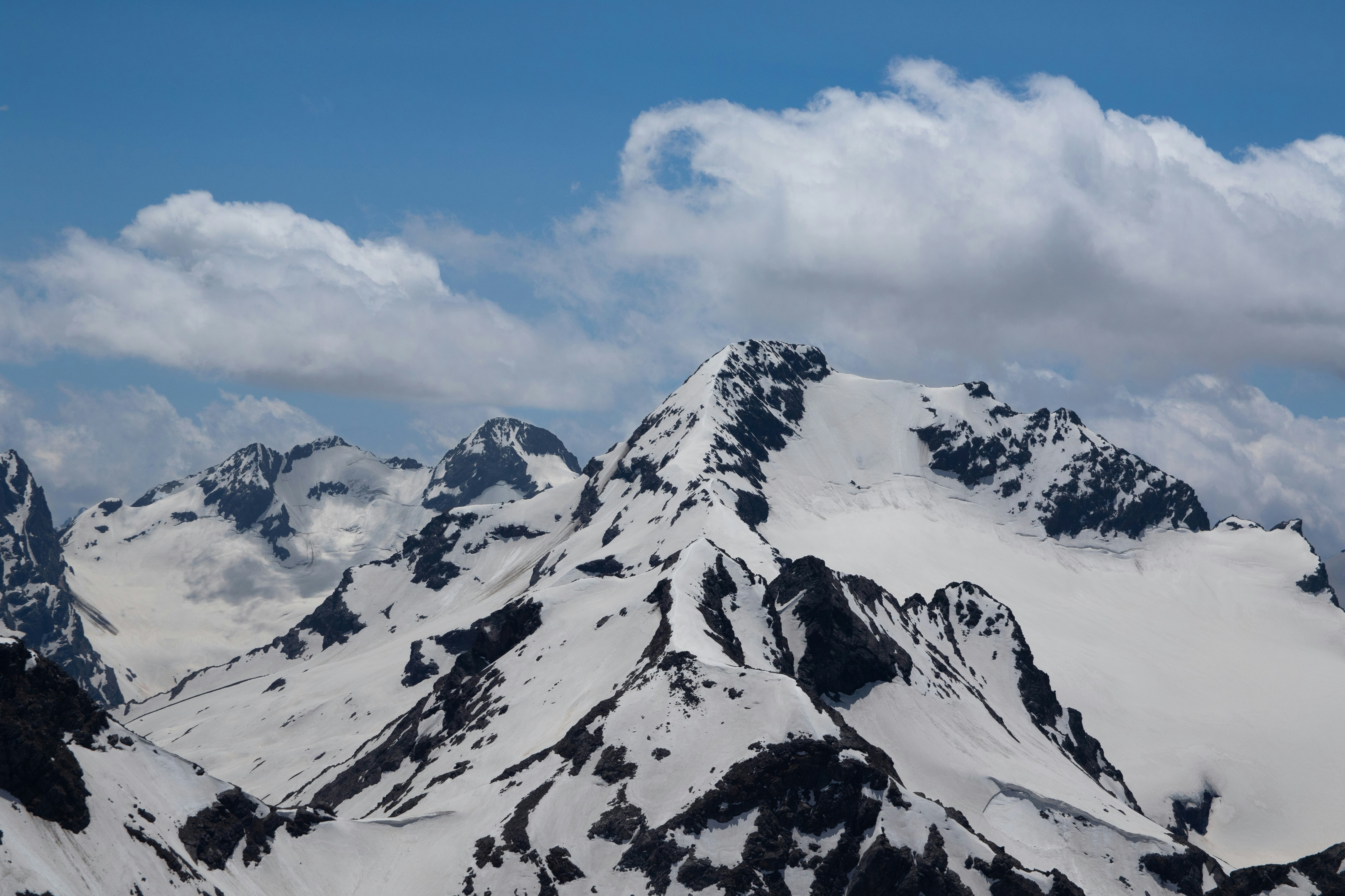 Photo by maksimzaviktorin