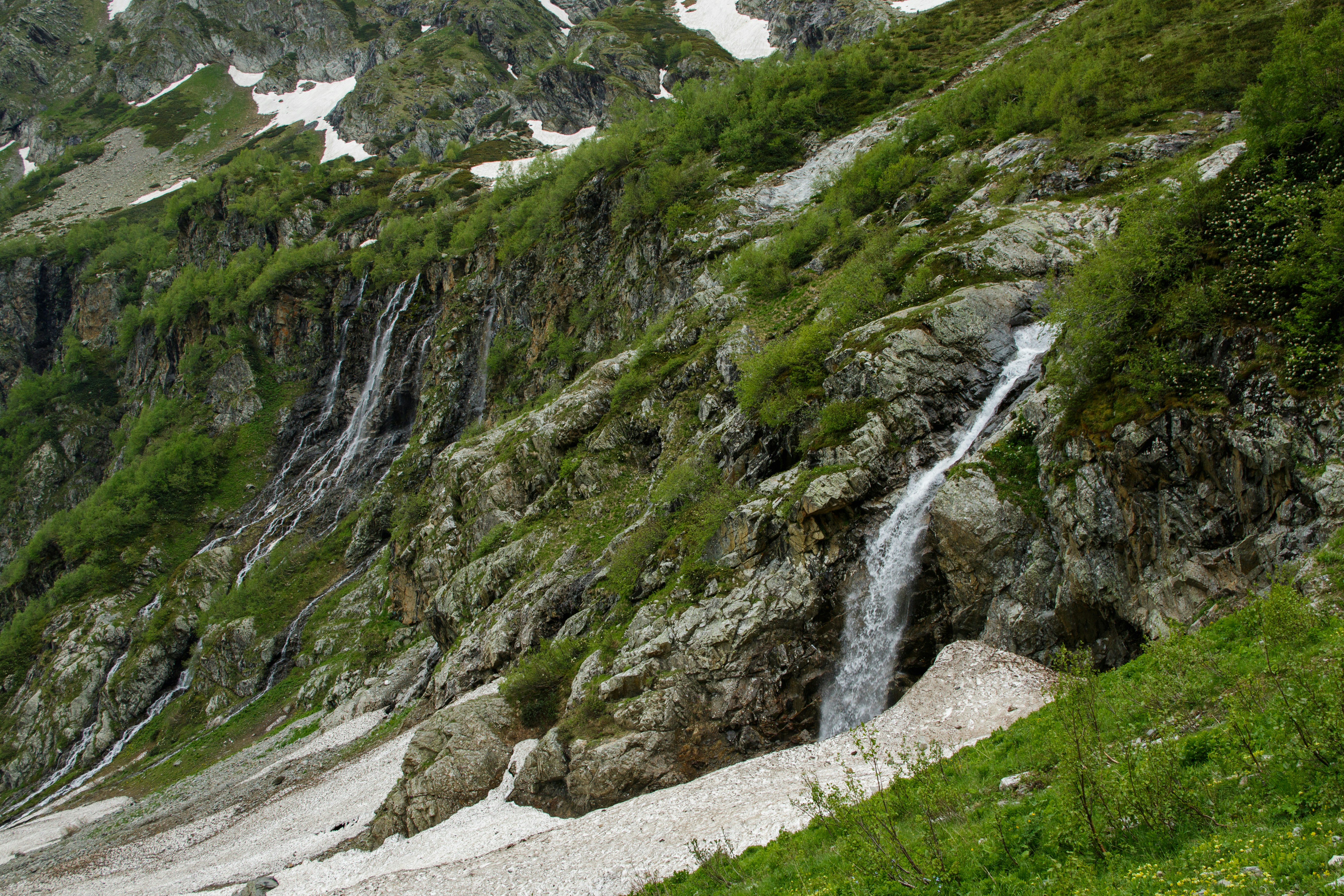 Photo by maksimzaviktorin