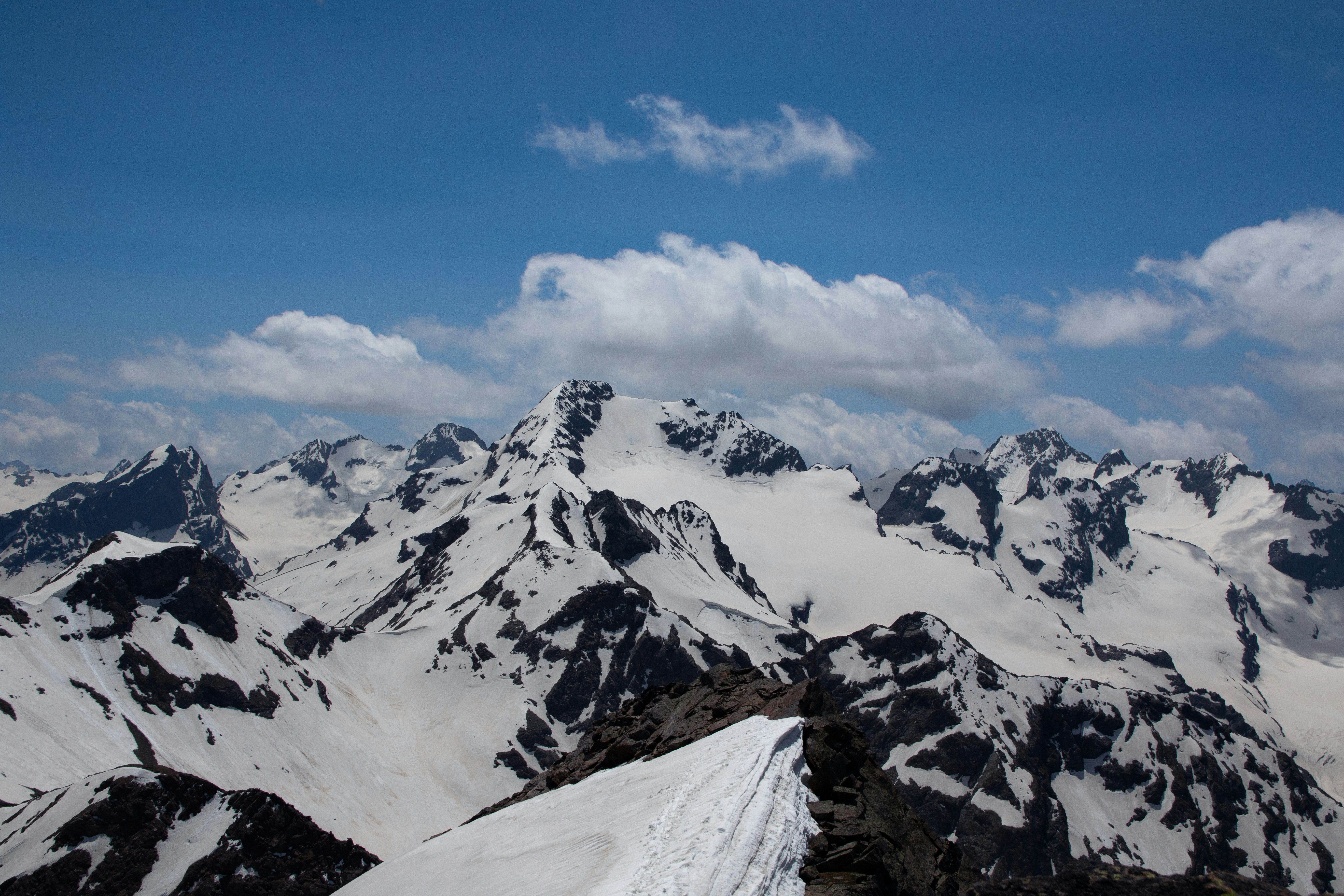 Photo by maksimzaviktorin