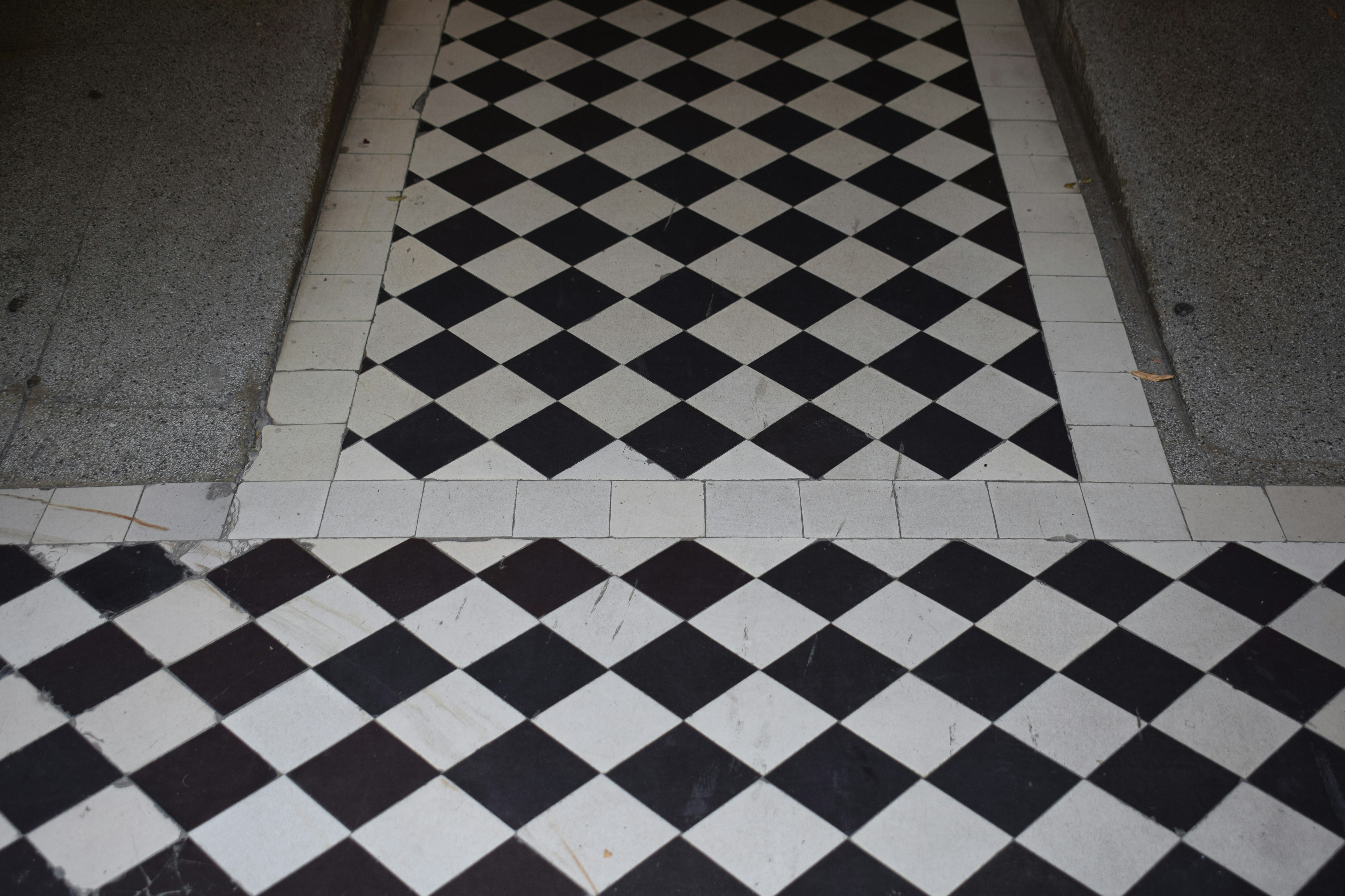 gray computer monitor