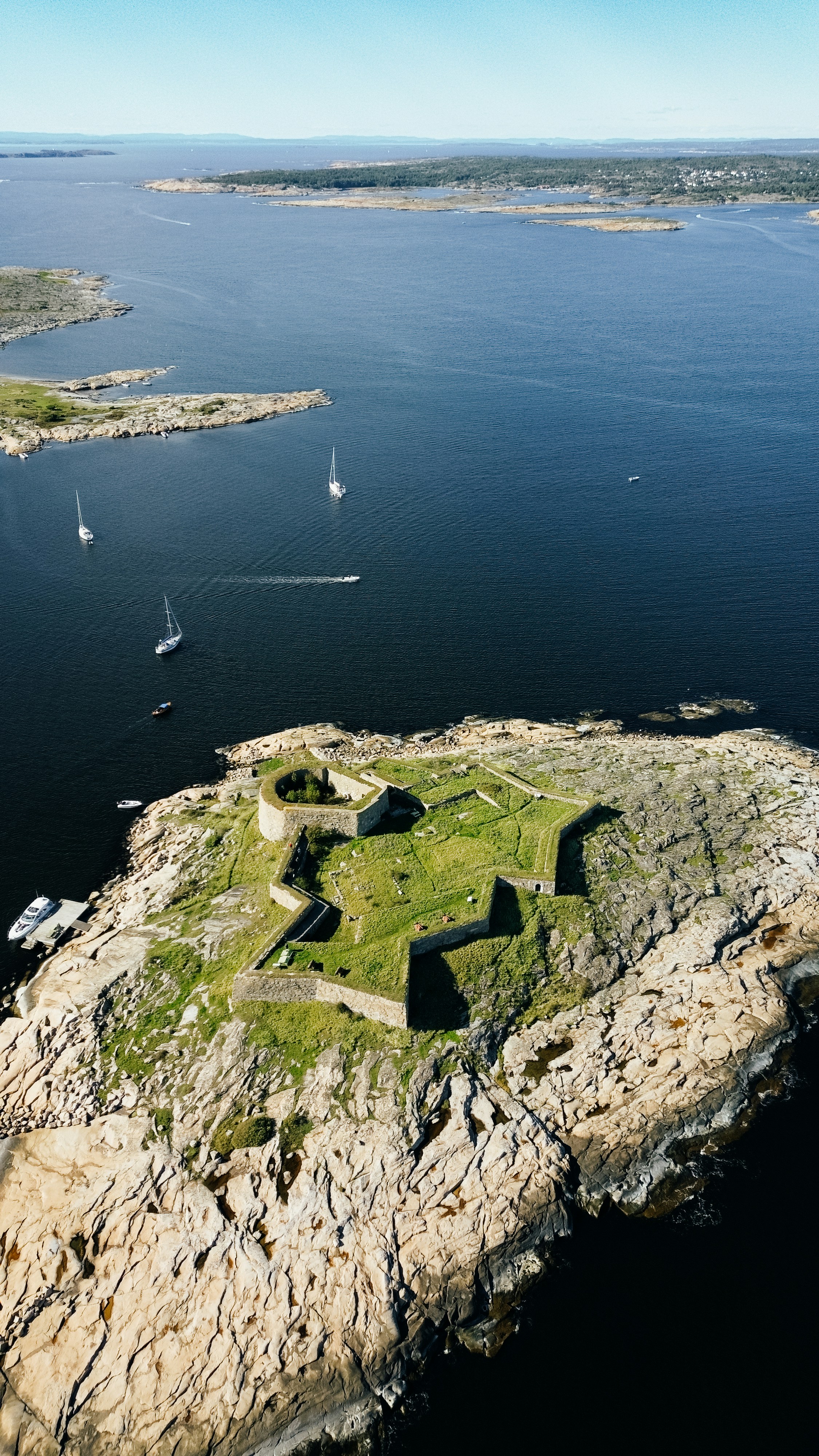 An aerial view of a fort on a rocky island.