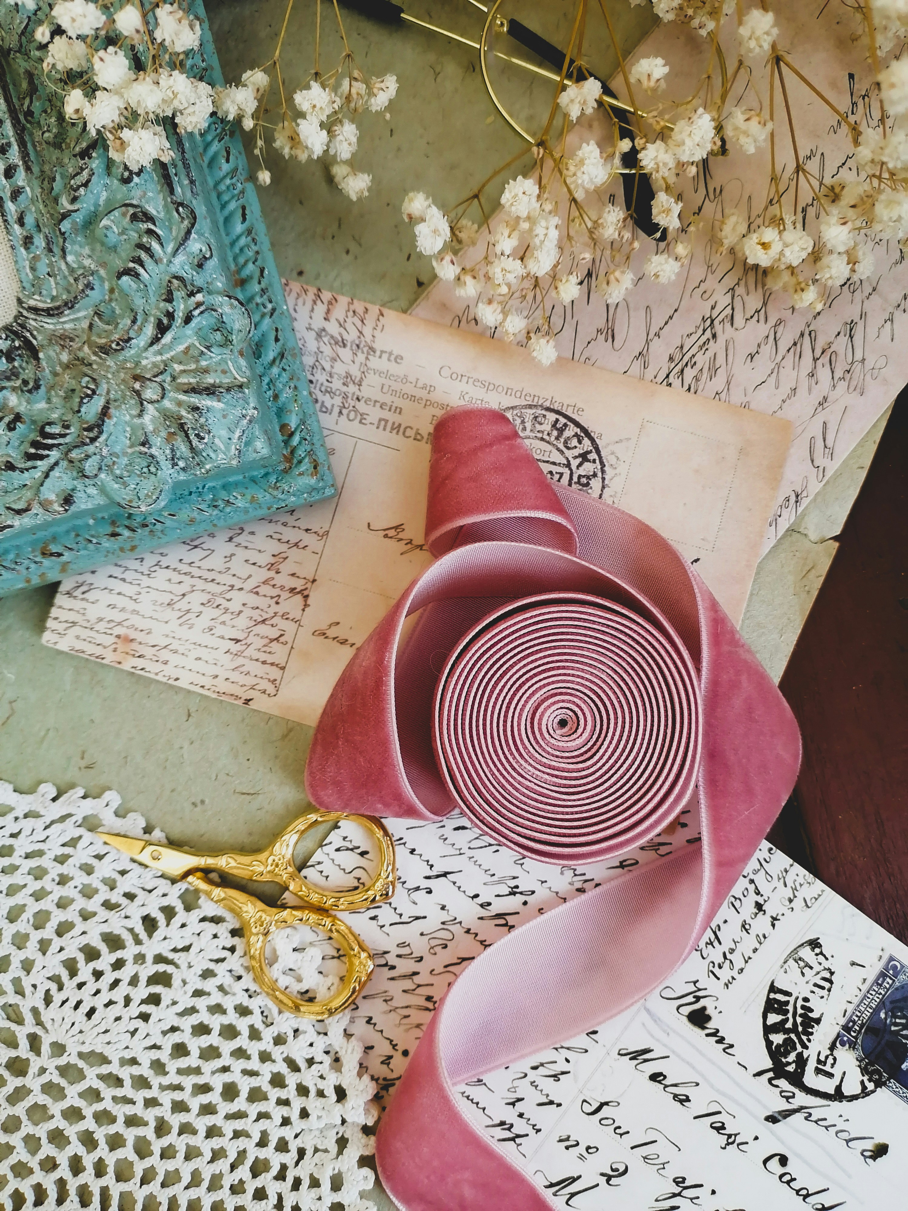 vintage wallpaper floral, wallpaper, Victorian Walk-in Closet Design: A Timeless Style 3