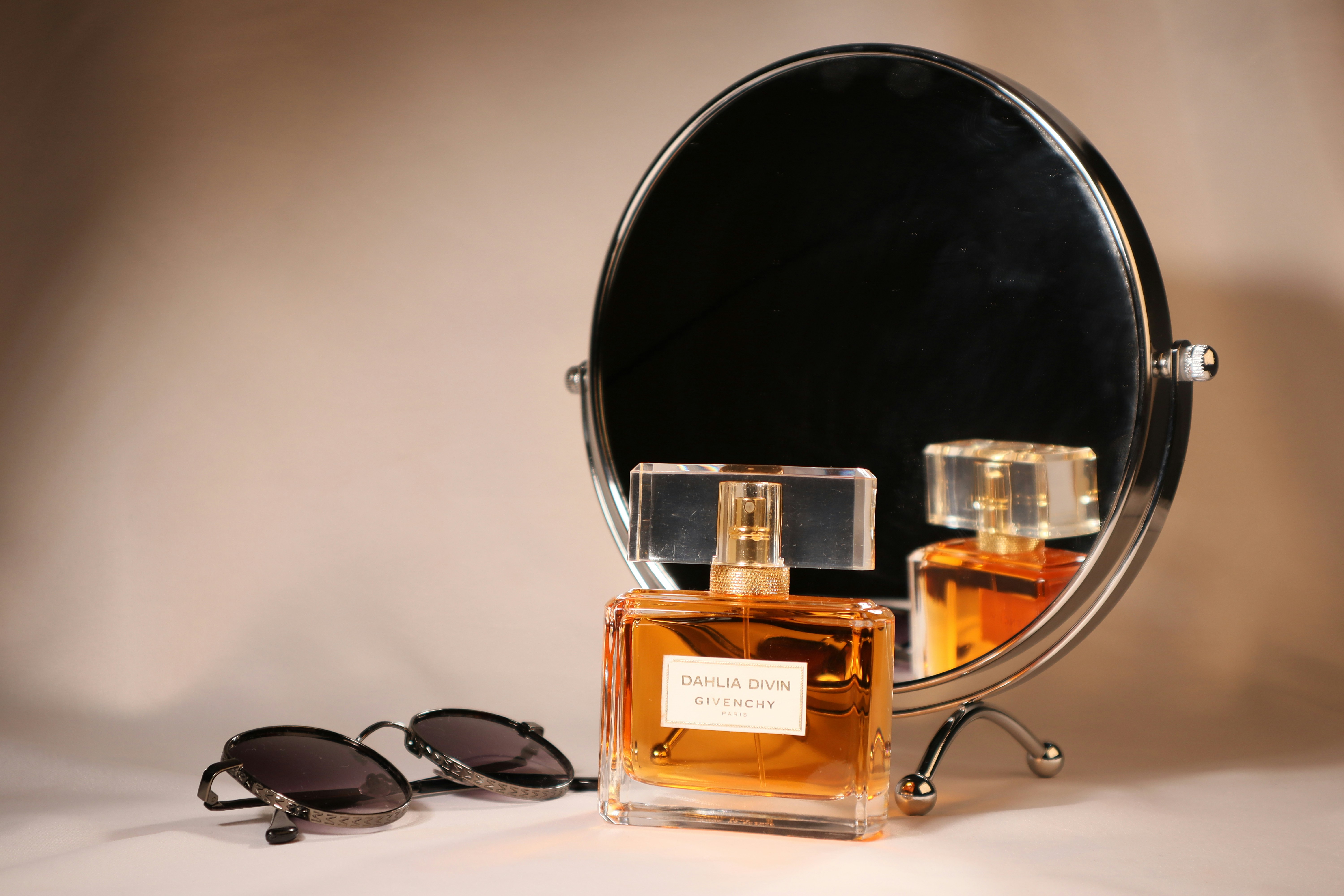 Pink Flacon Vanity Perfume