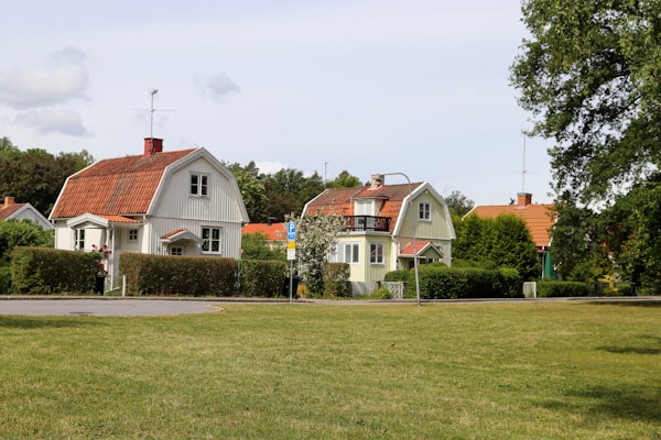 Suburban houses in a neighbourhood under a sunny sky