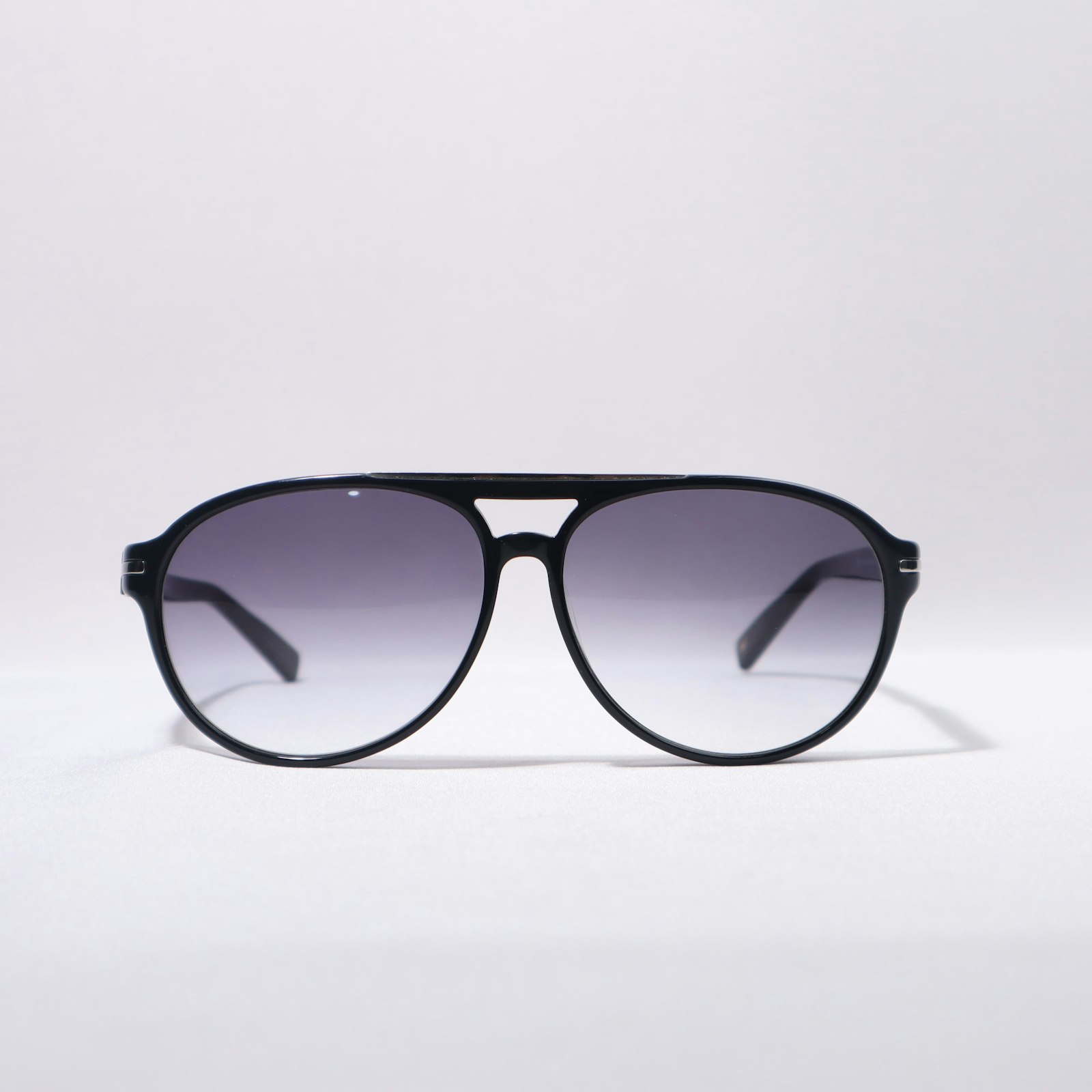 Des lunettes de soleil aviateur à verres dégradés