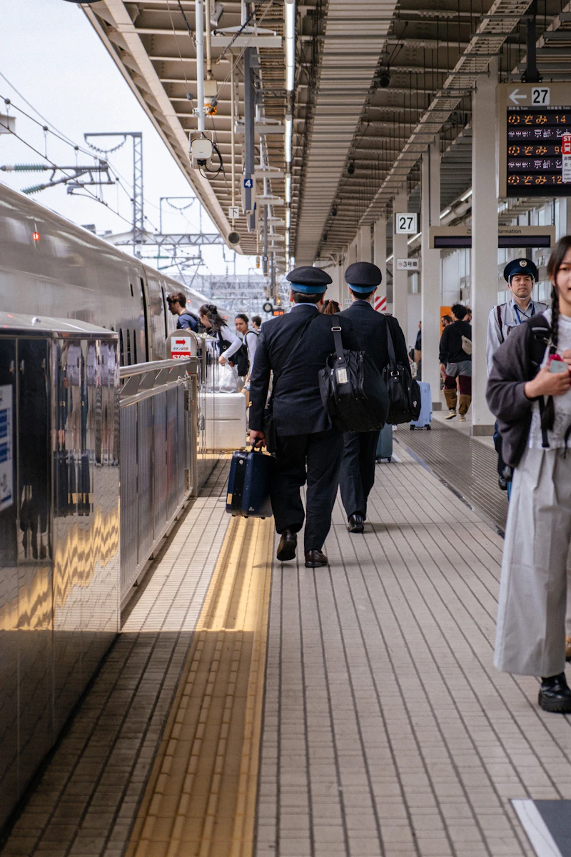 鉄道警備員 - 鉄道警備員の仕事・年収・列車見張員資格完全ガイド