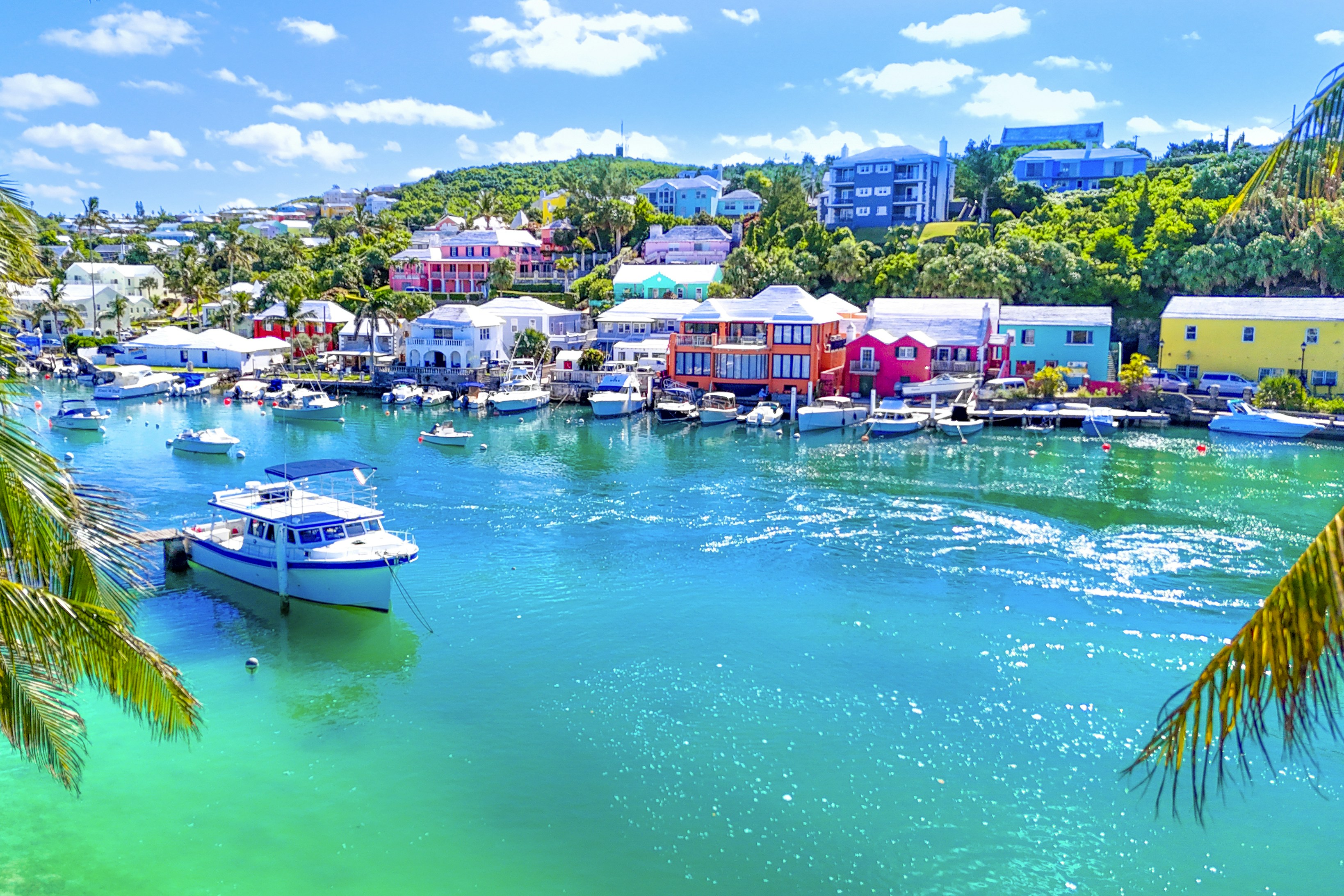 Stay online in the Bermuda with a prepaid eSIM from eSIMlii. Instant activation, no roaming charges, and reliable coverage.