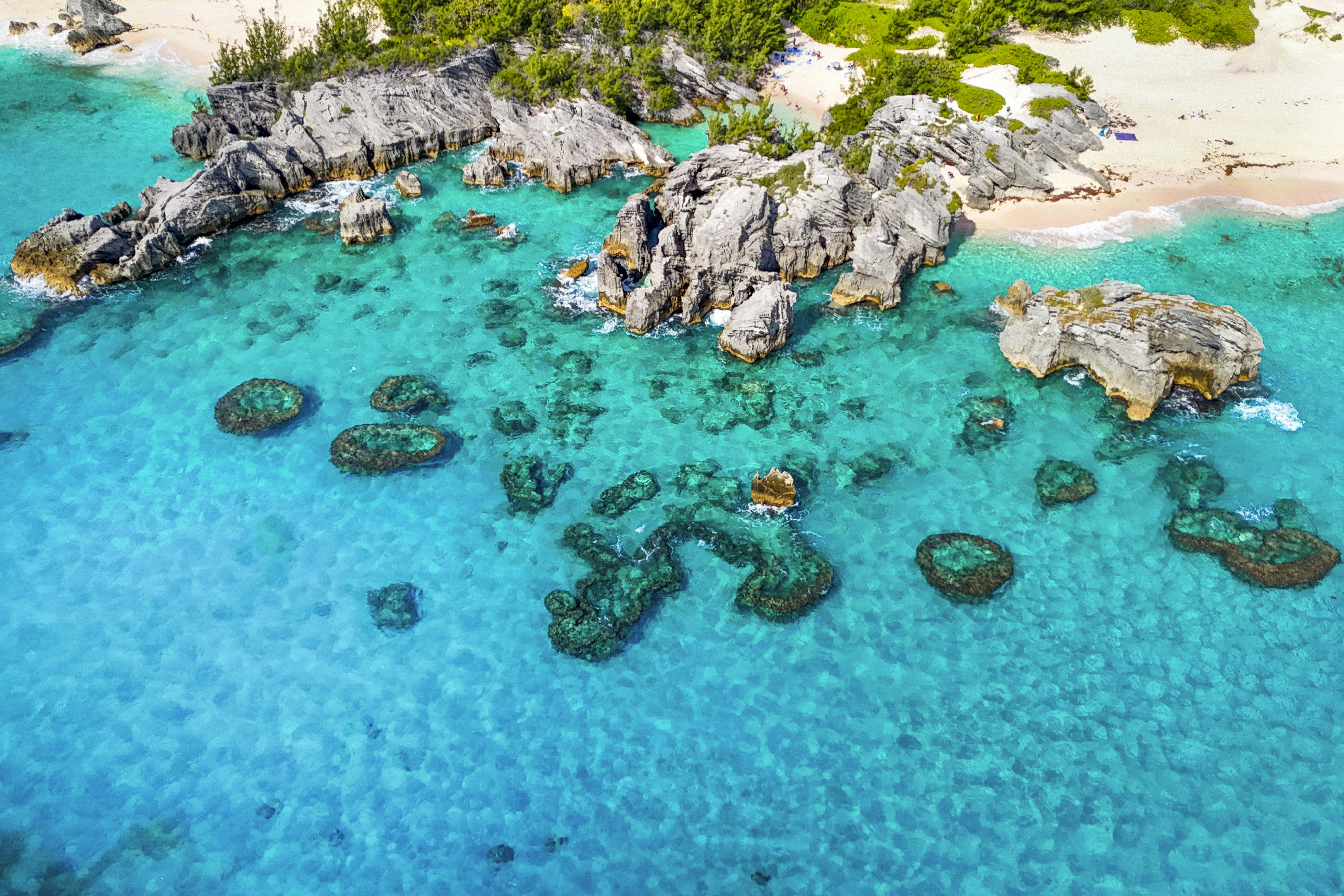 Stay online in the Bermuda with a prepaid eSIM from eSIMlii. Instant activation, no roaming charges, and reliable coverage.