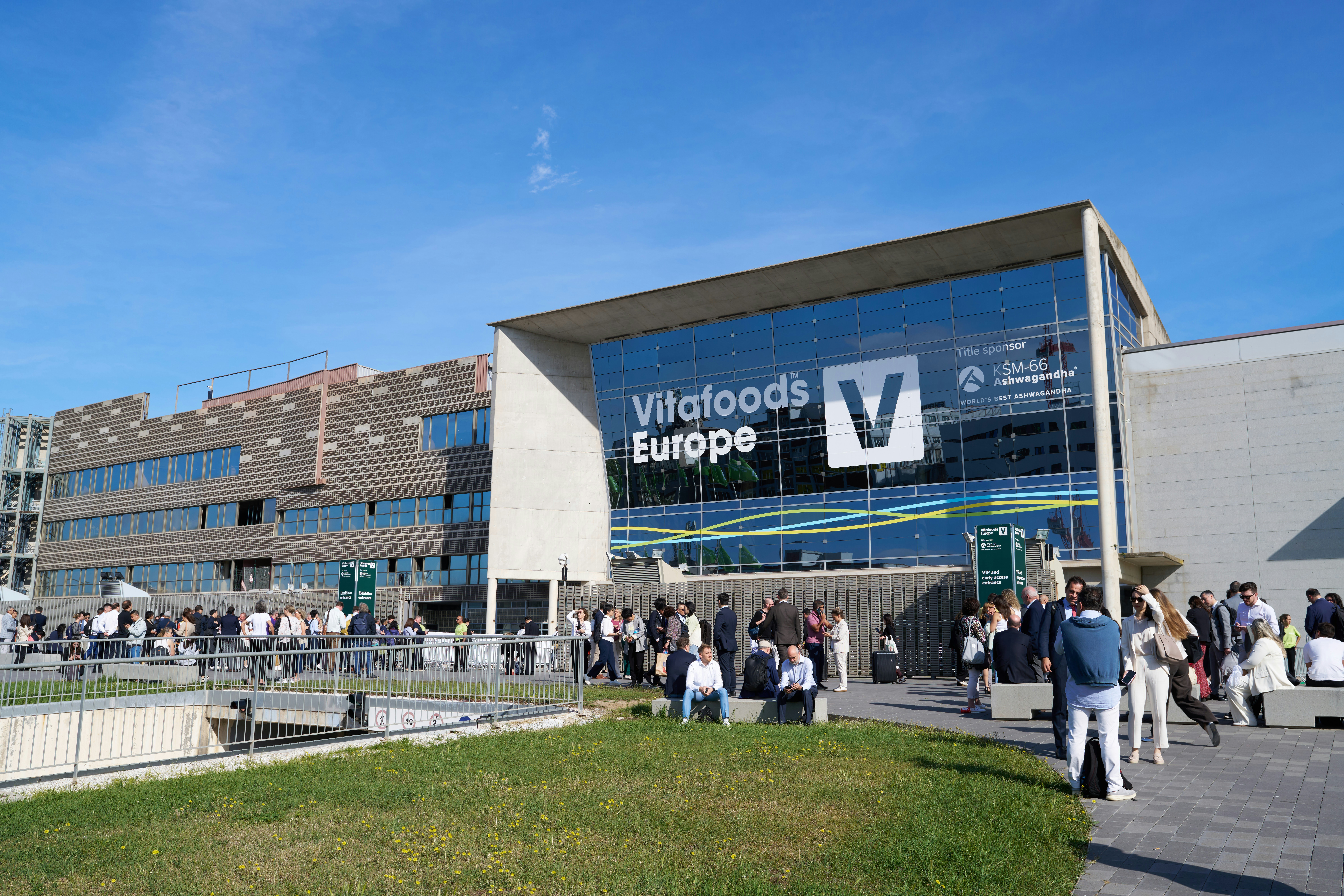People are entering the vitafoods europe convention.