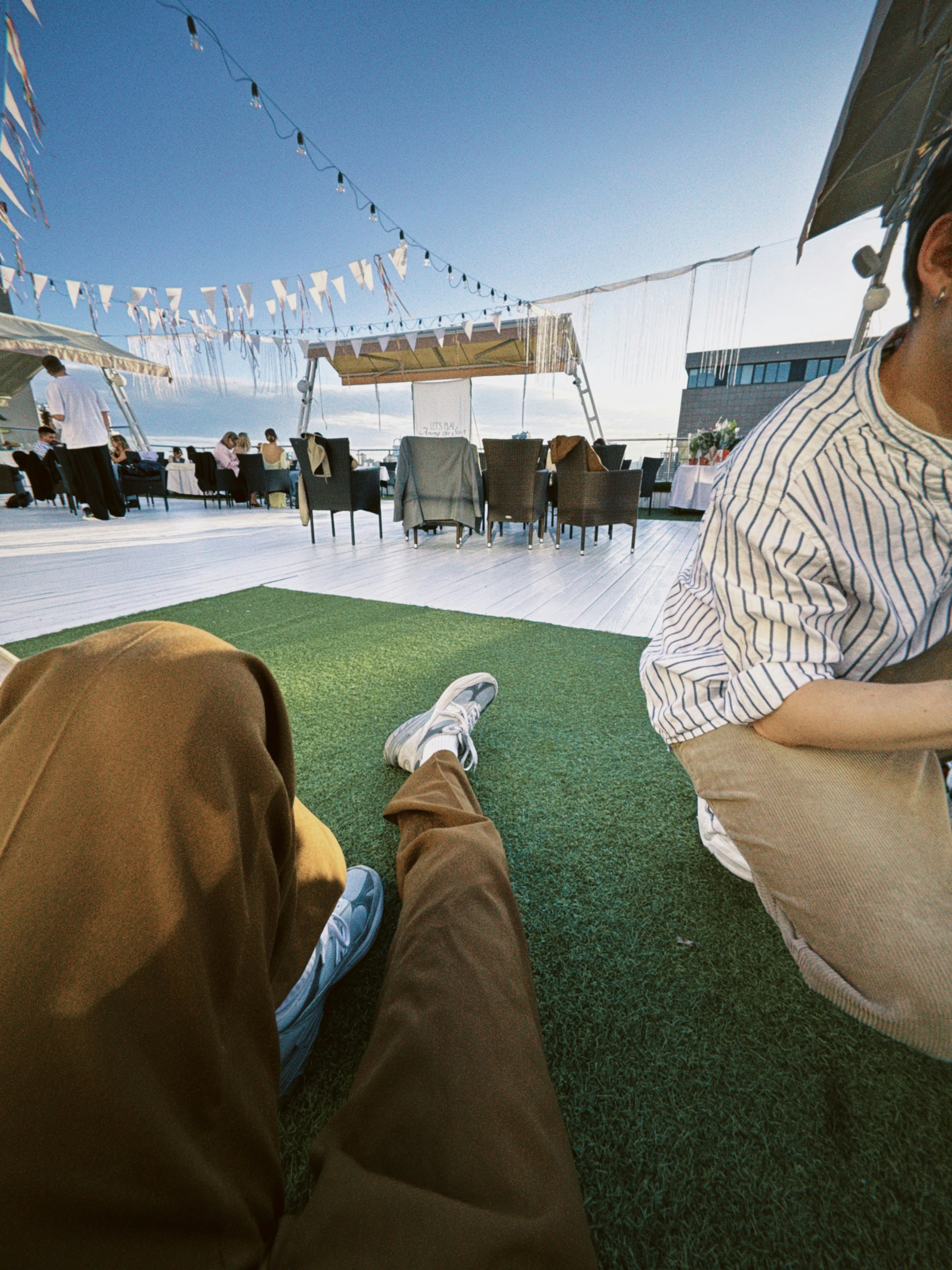 People relax at an outdoor rooftop restaurant. photo – Free City Image ...