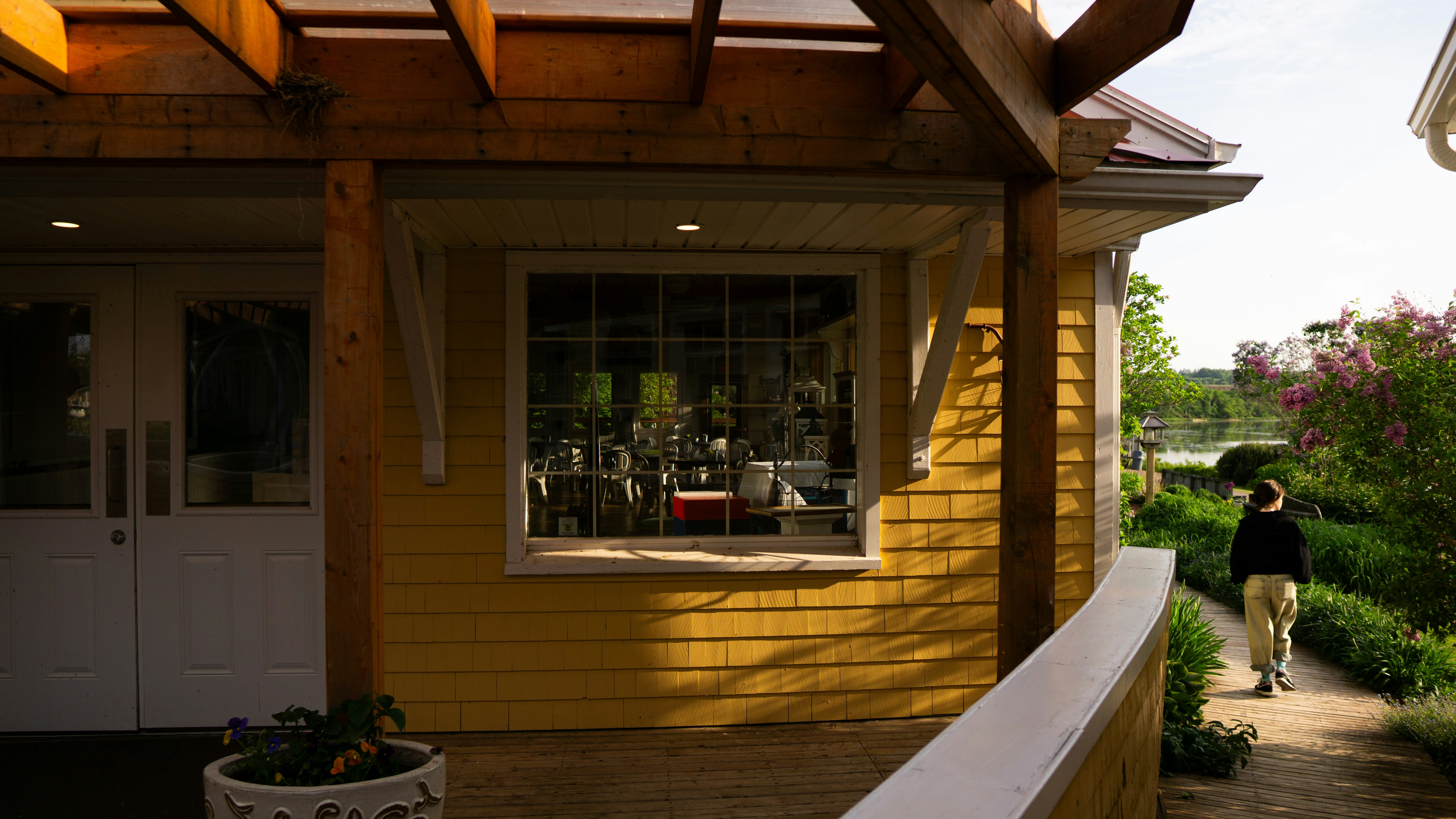 cozy kitchen wallpaper, wallpaper, Transitional Kitchens: Blending Comfort and Style 3