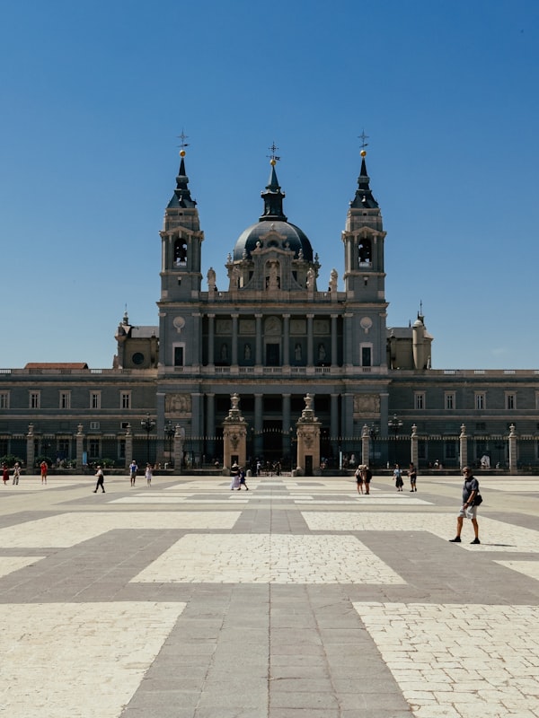 La Catedral de la Almudena iluminada