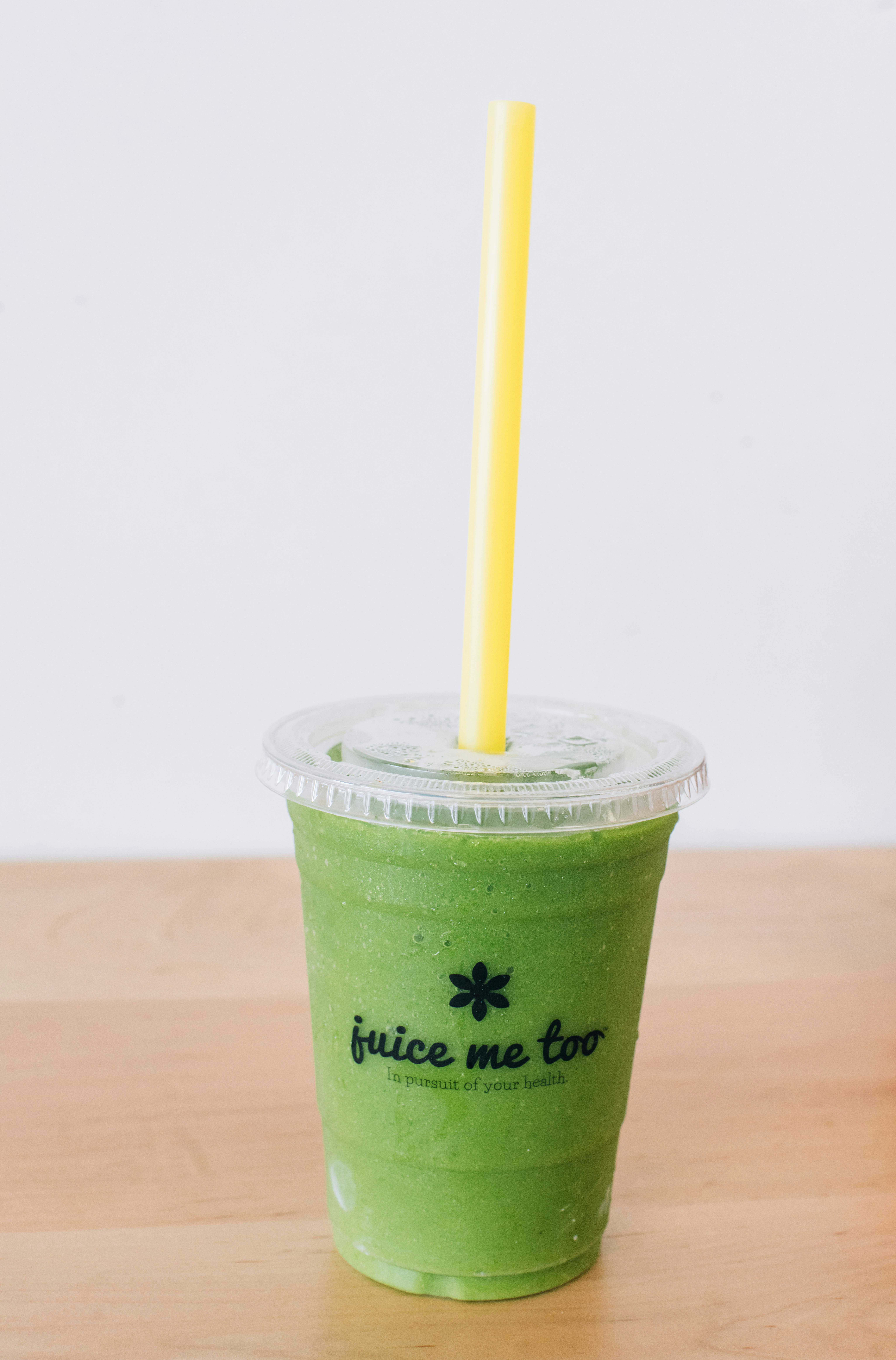 Green smoothie with a straw.