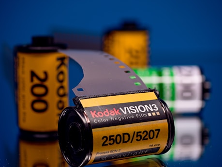 Rolos de filme Kodak em destaque.