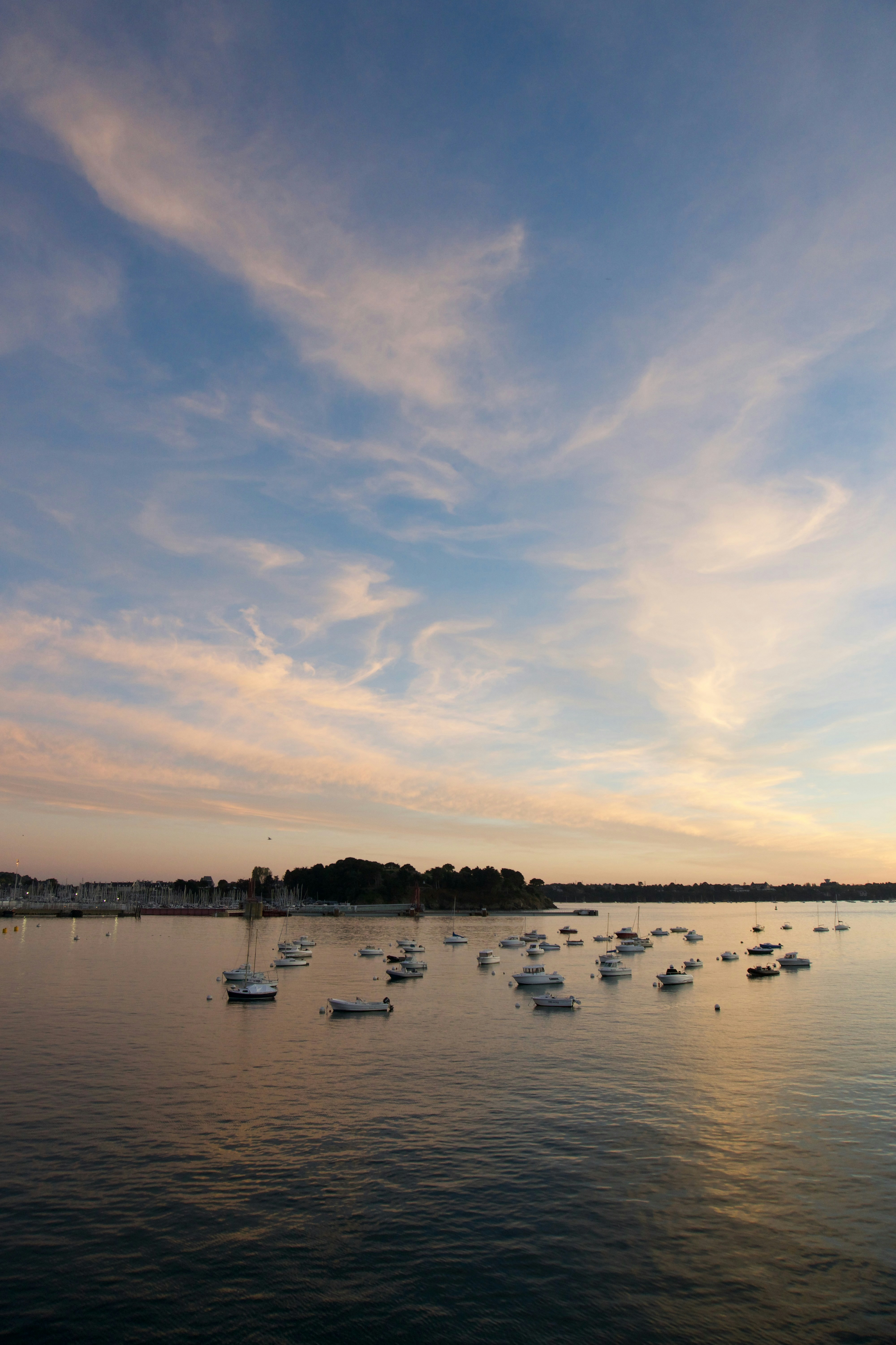 Photo by valcasanova_