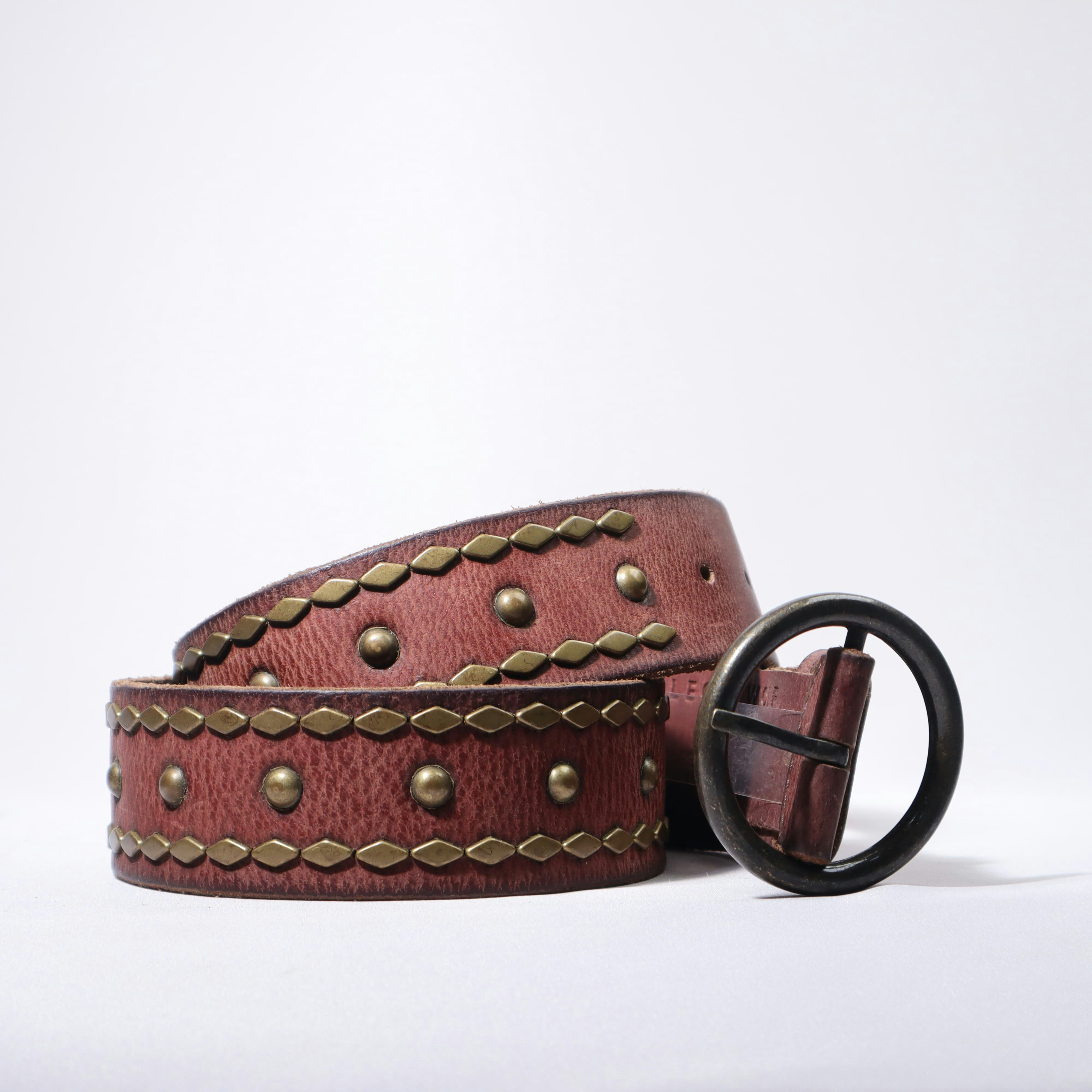 A brown leather belt is shown with its buckle.